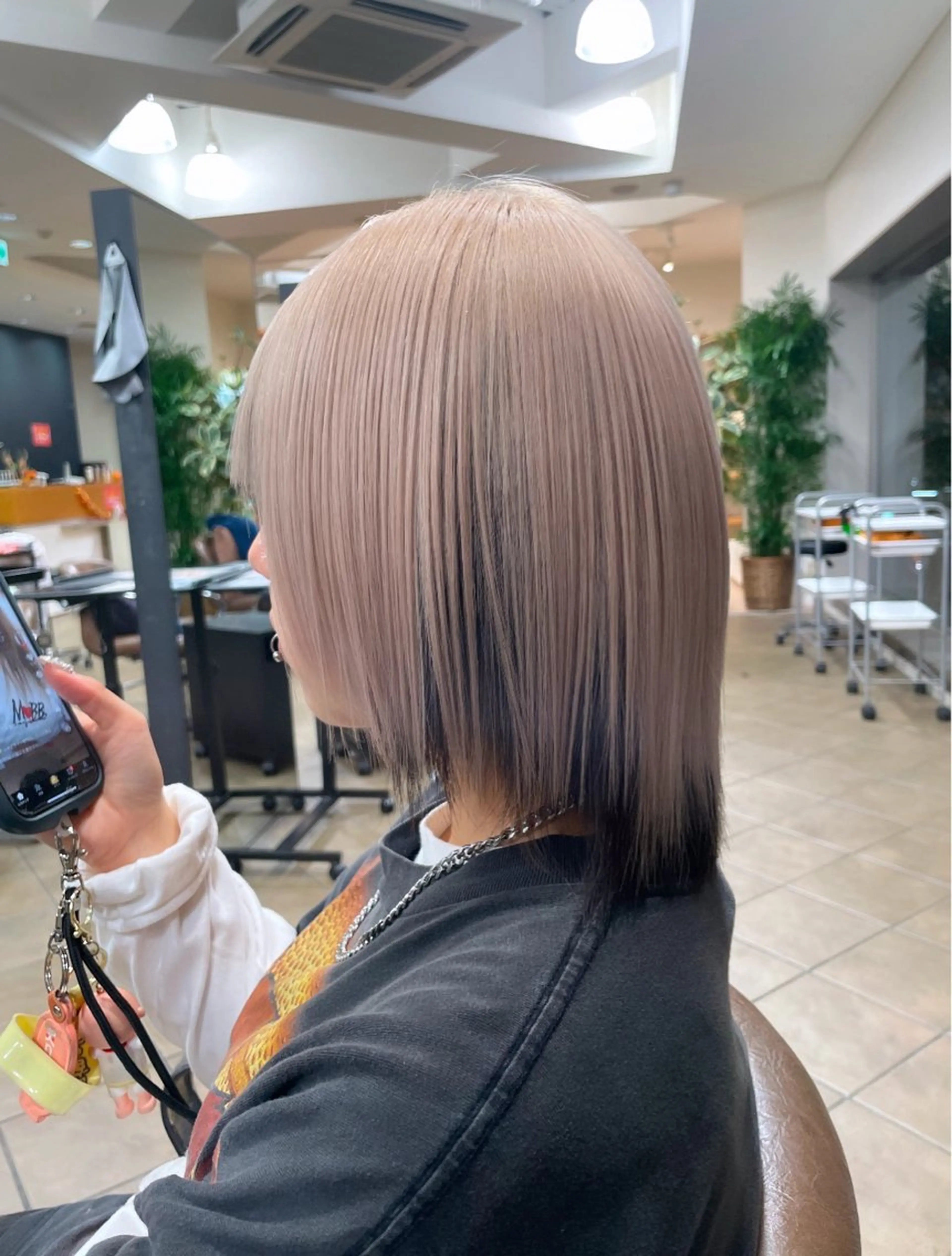 ミディアム カラー カット ヘアカラー トリートメント ハイトーンカラー / 美髪矯正/出口優斗のヘアスタイル