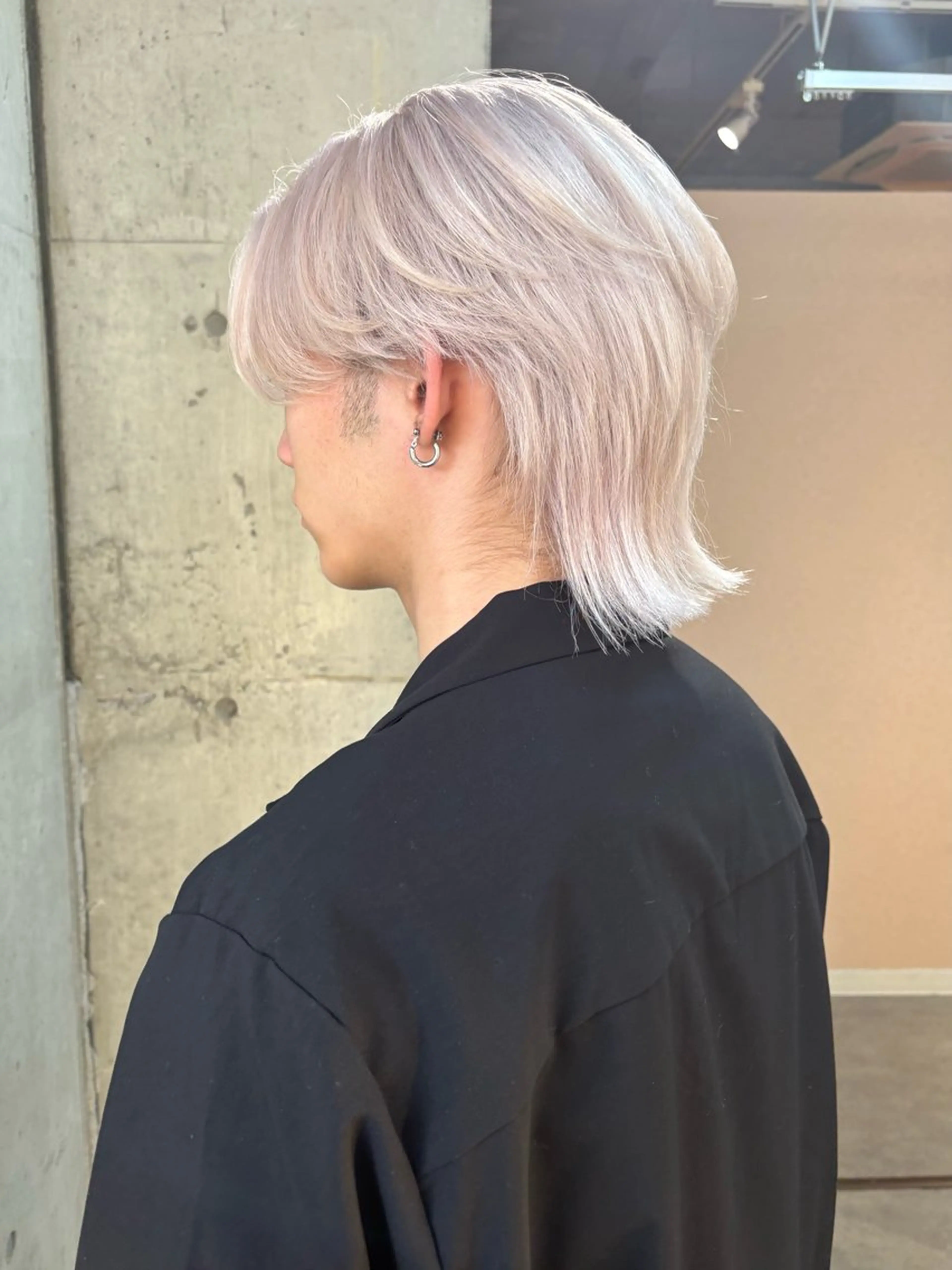 ショート カラー メンズ メンズウルフカット ウルフカット lani hair salon所属・SHOTO ハイトー ン/デザインカラーのヘアスタイル