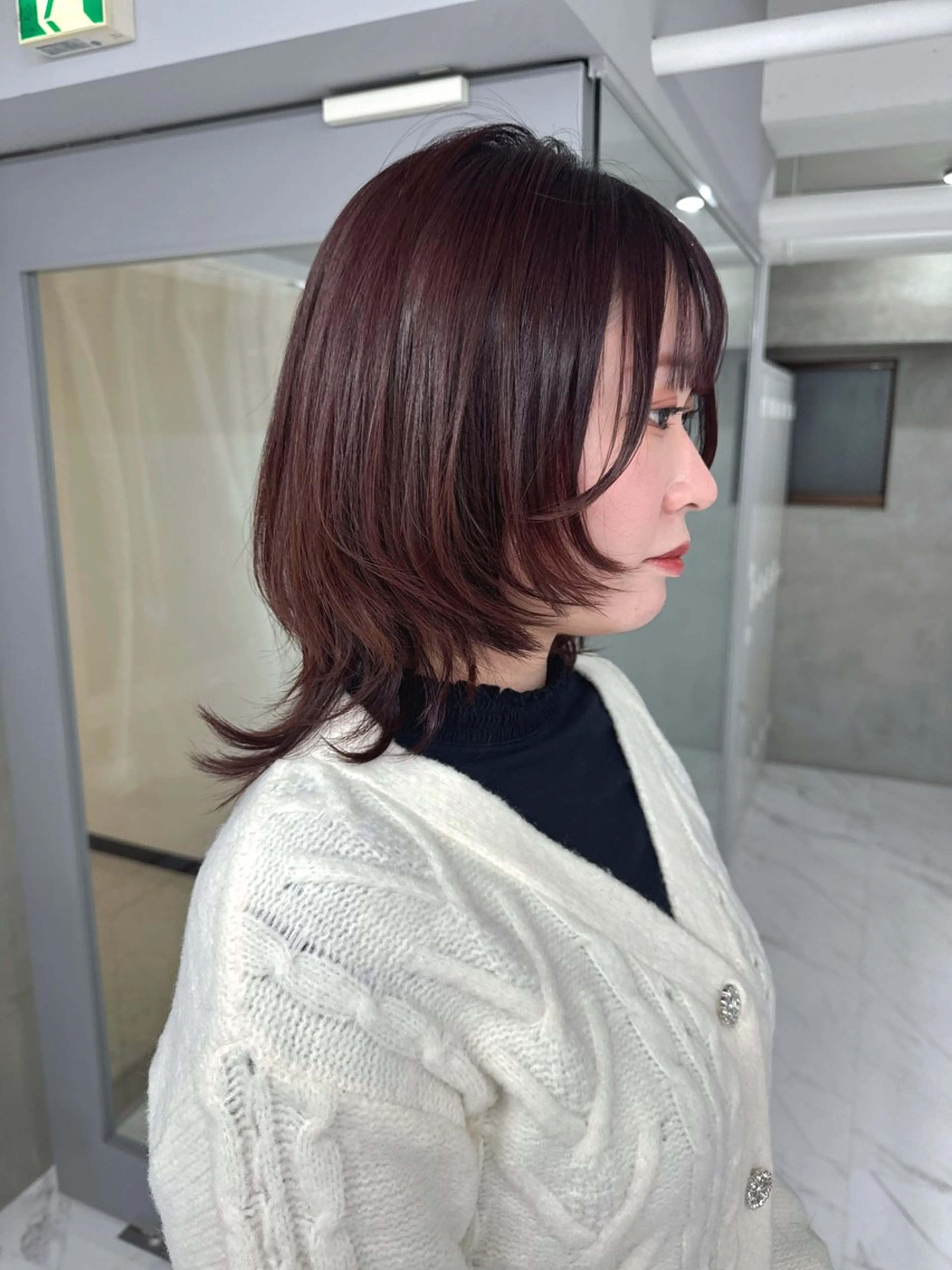 ミディアム カット ヘアカラー トリートメント Mana/ハイトー ン/レイヤー/ウルフのヘアスタイル