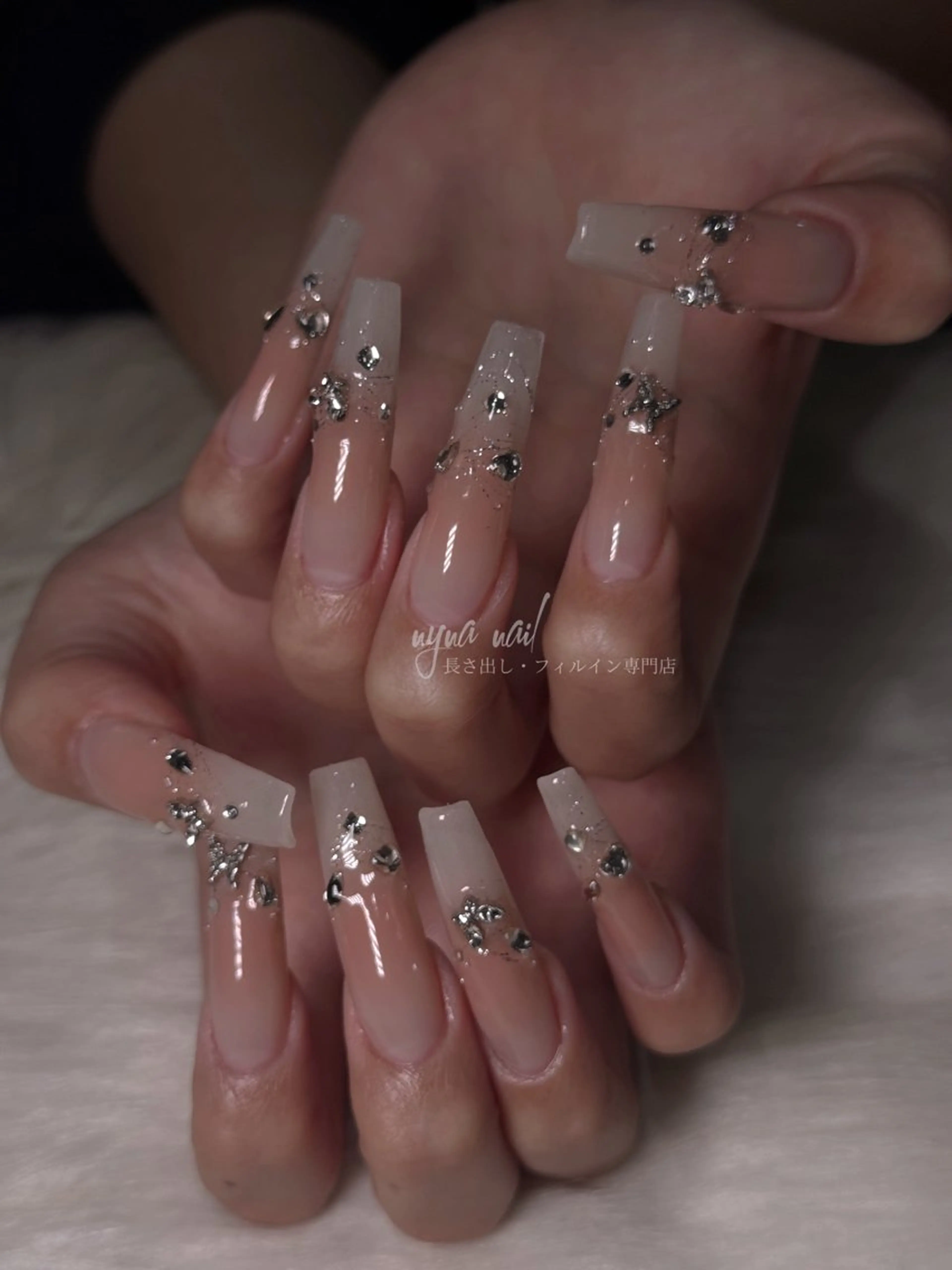 ネイル キラキラネイル ネイルチップ ワンホンネイル ハンドネイル 長さ出し専門 nynaのネイルデザイン