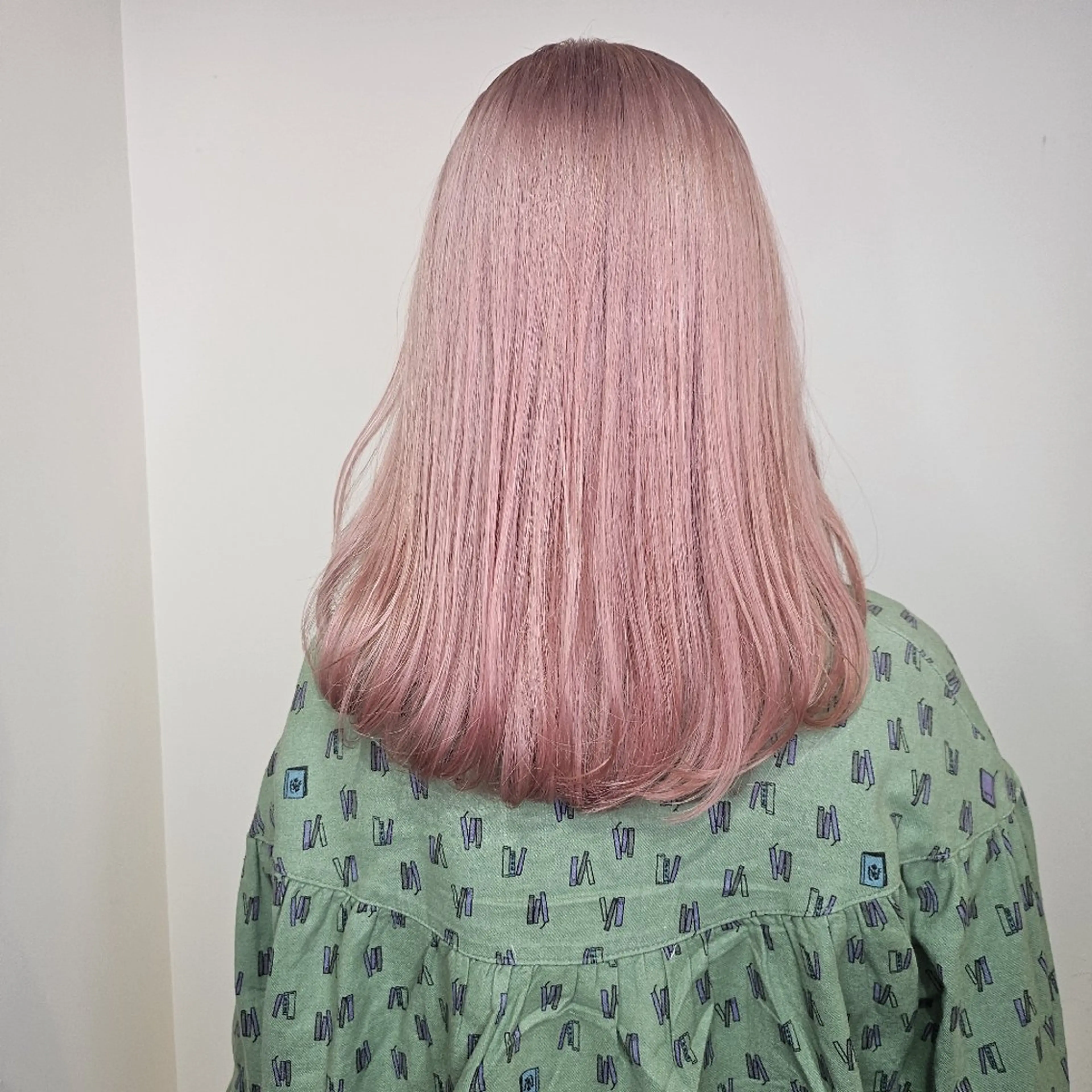 セミロング カット ヘアカラー トリートメント 🇰🇷透明感×ハイ トーン🌟tomoのヘアスタイル