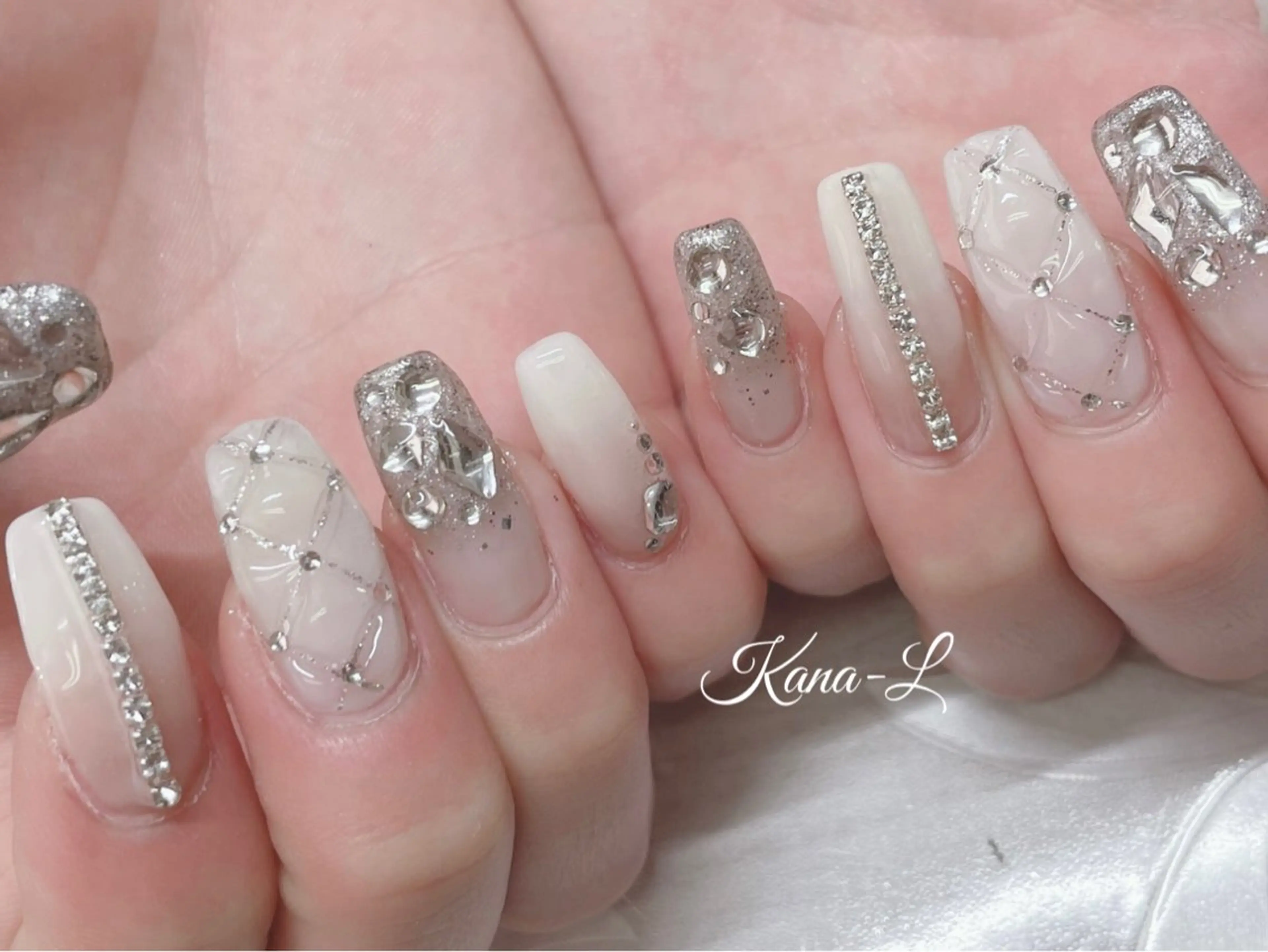 ネイル ジェルネイル キラキラネイル 韓国ネイル パラジェル ワンホンネイル 芦辺 香奈のネイルデザイン