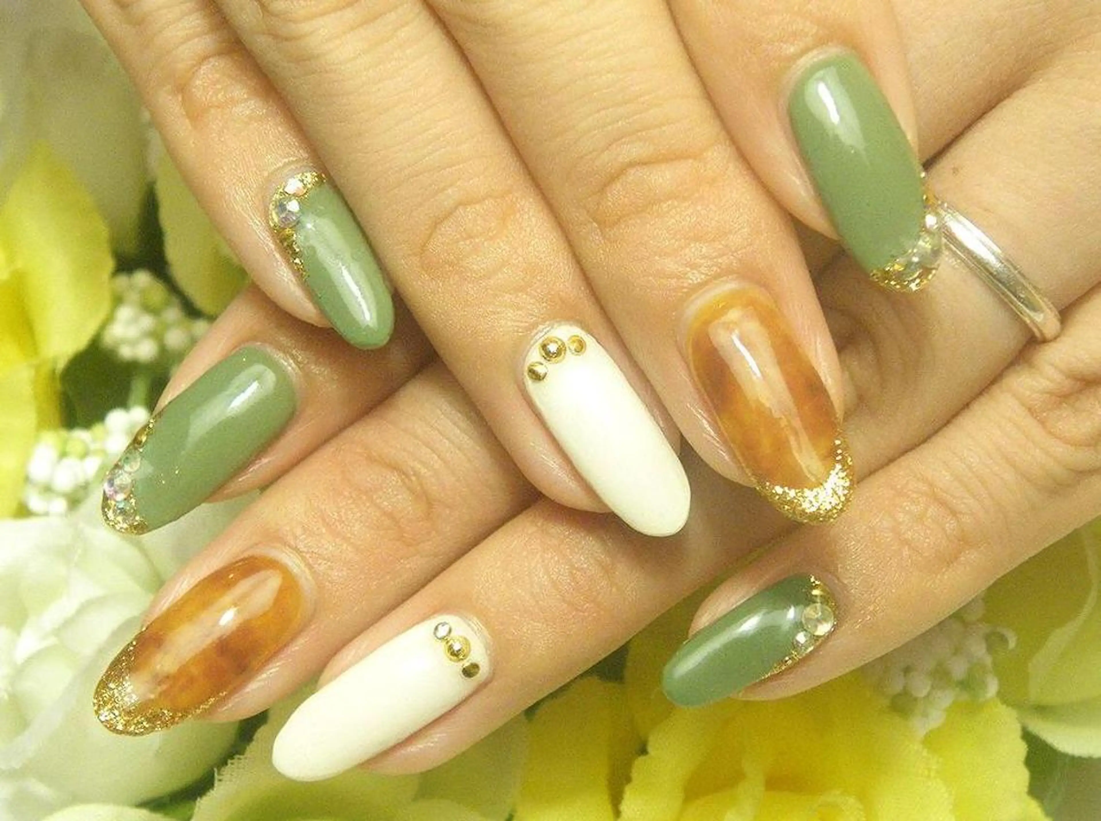 ネイル べっ甲ネイル Nest 三田のマツエク・マツパデザイン