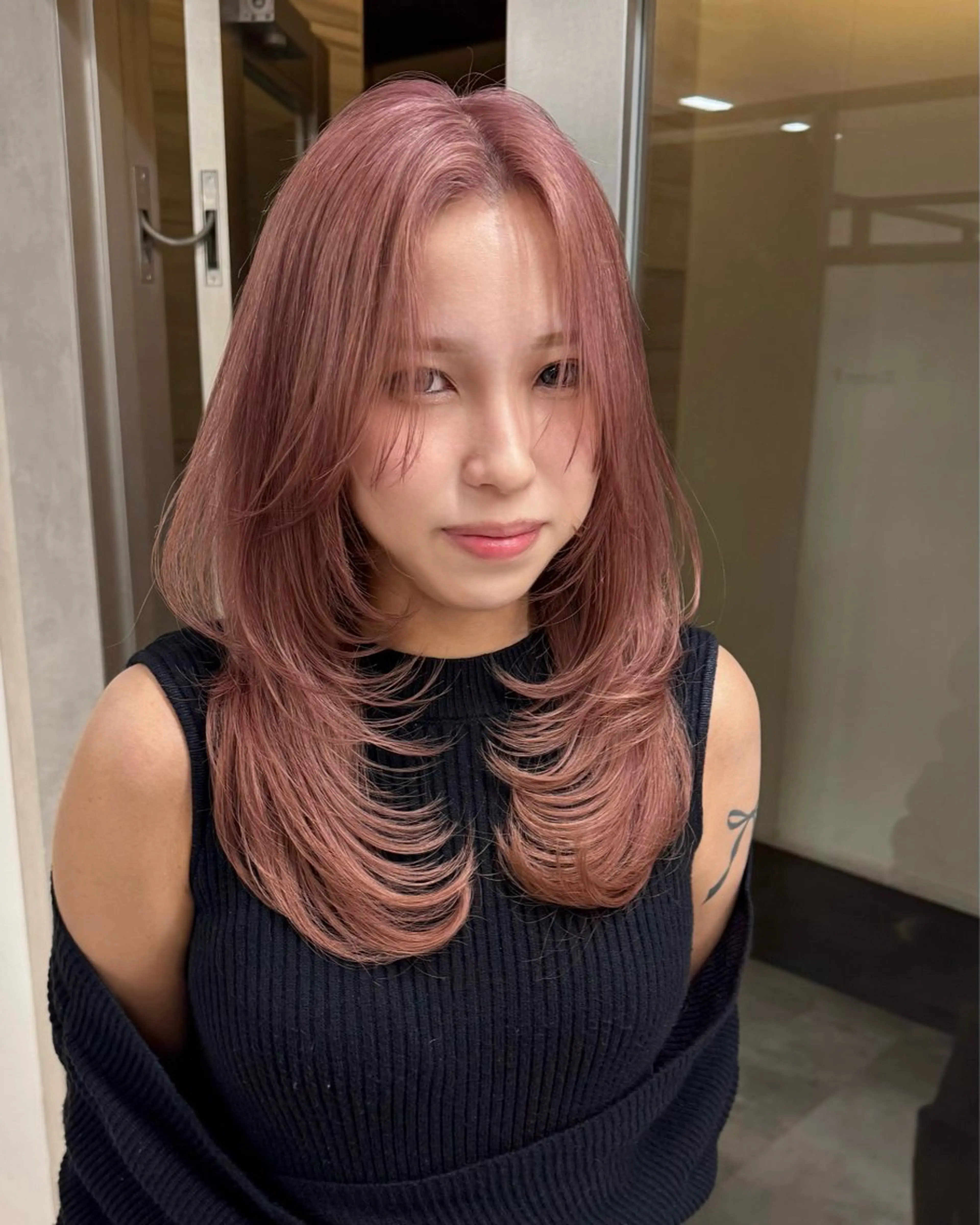 ミディアム カラー ブリーチ ケアブリーチ 透明感カラー レイヤーカット 似合わせカット カット ヘアカラー レイヤーカット/ボブ 韓国ヘア🪄REN.のヘアスタイル