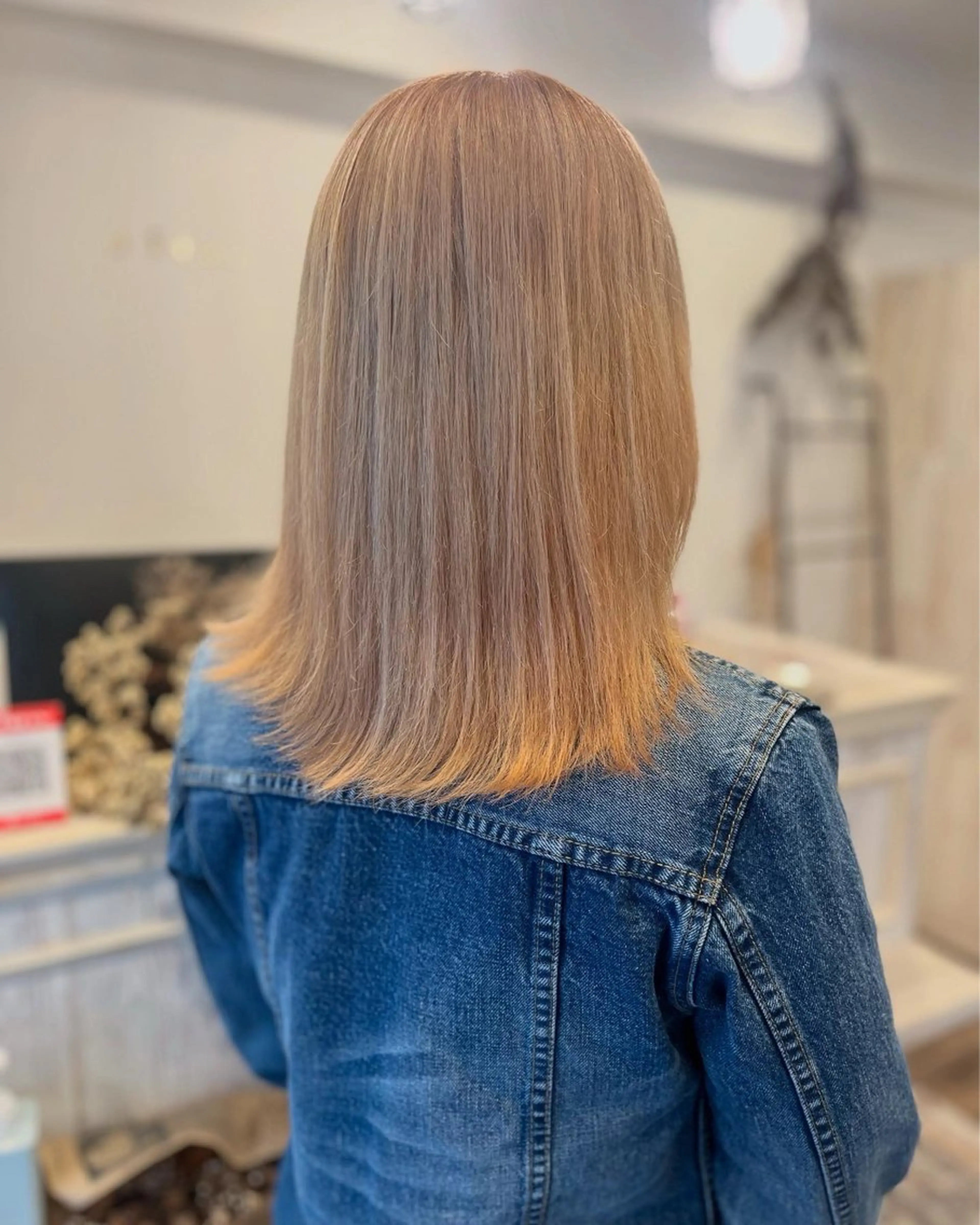 ミディアム カラー ベージュカラー ホワイトベージュ ヘアカラー niko RINKAのヘアスタイル