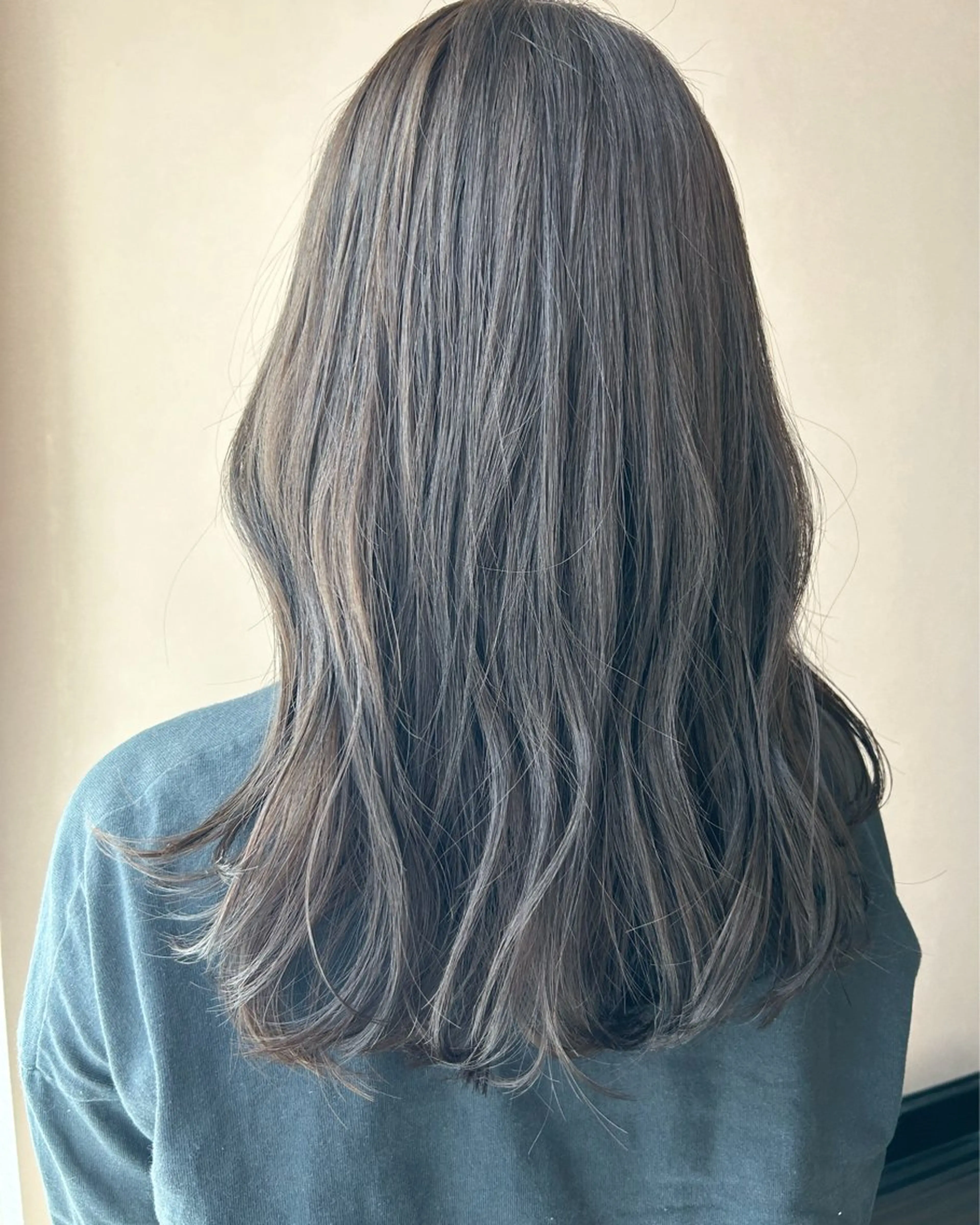 ロング カラー アッシュ ブリーチ ブリーチなしカラー オリーブアッシュ カット ヘアカラー トリートメント hub hair レイヤー/透明感のヘアスタイル