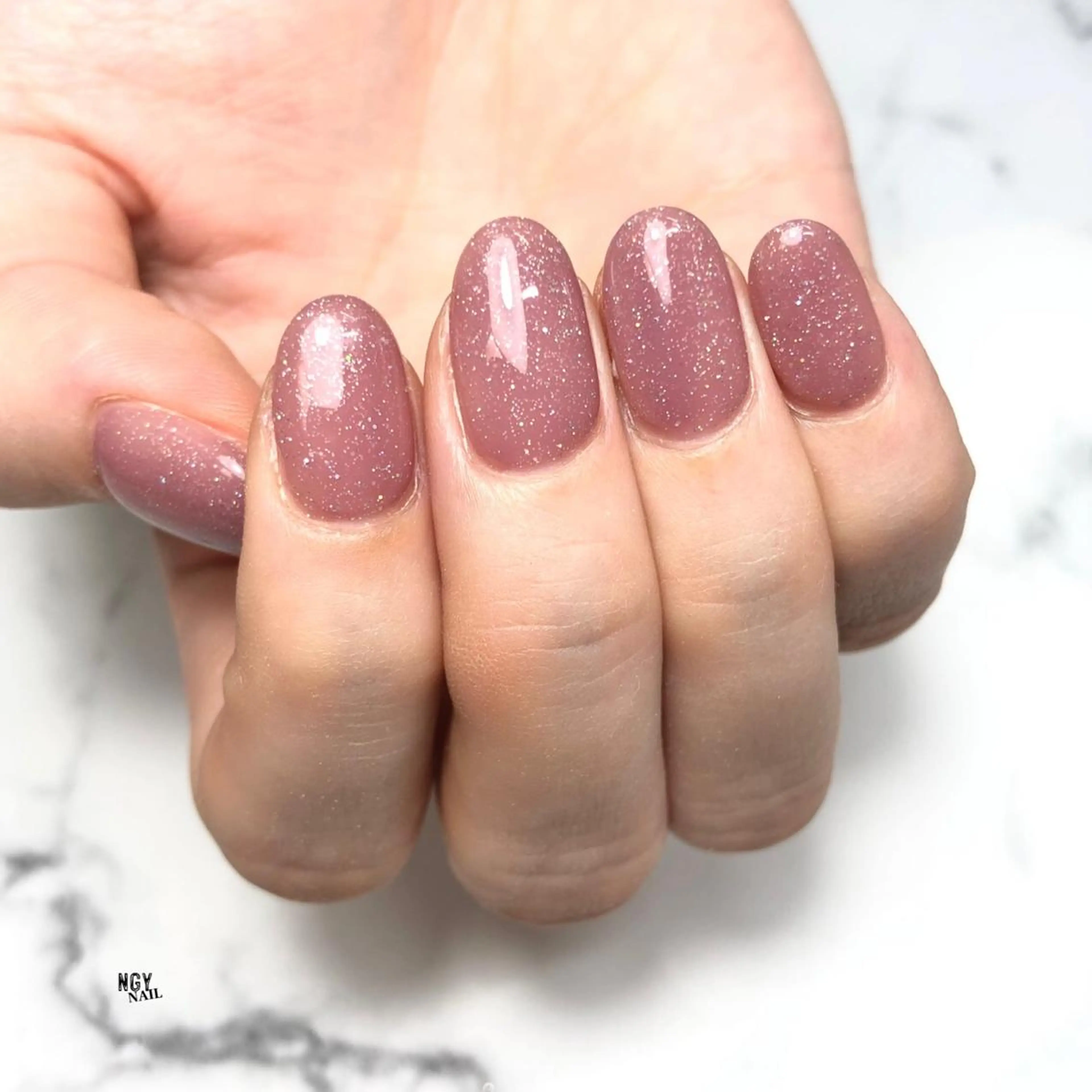 ネイル ラメ(グリッター) オフィスネイル ワンカラーネイル ピンク 春ネイル ハンドネイル NAIL NOWのネイルデザイン