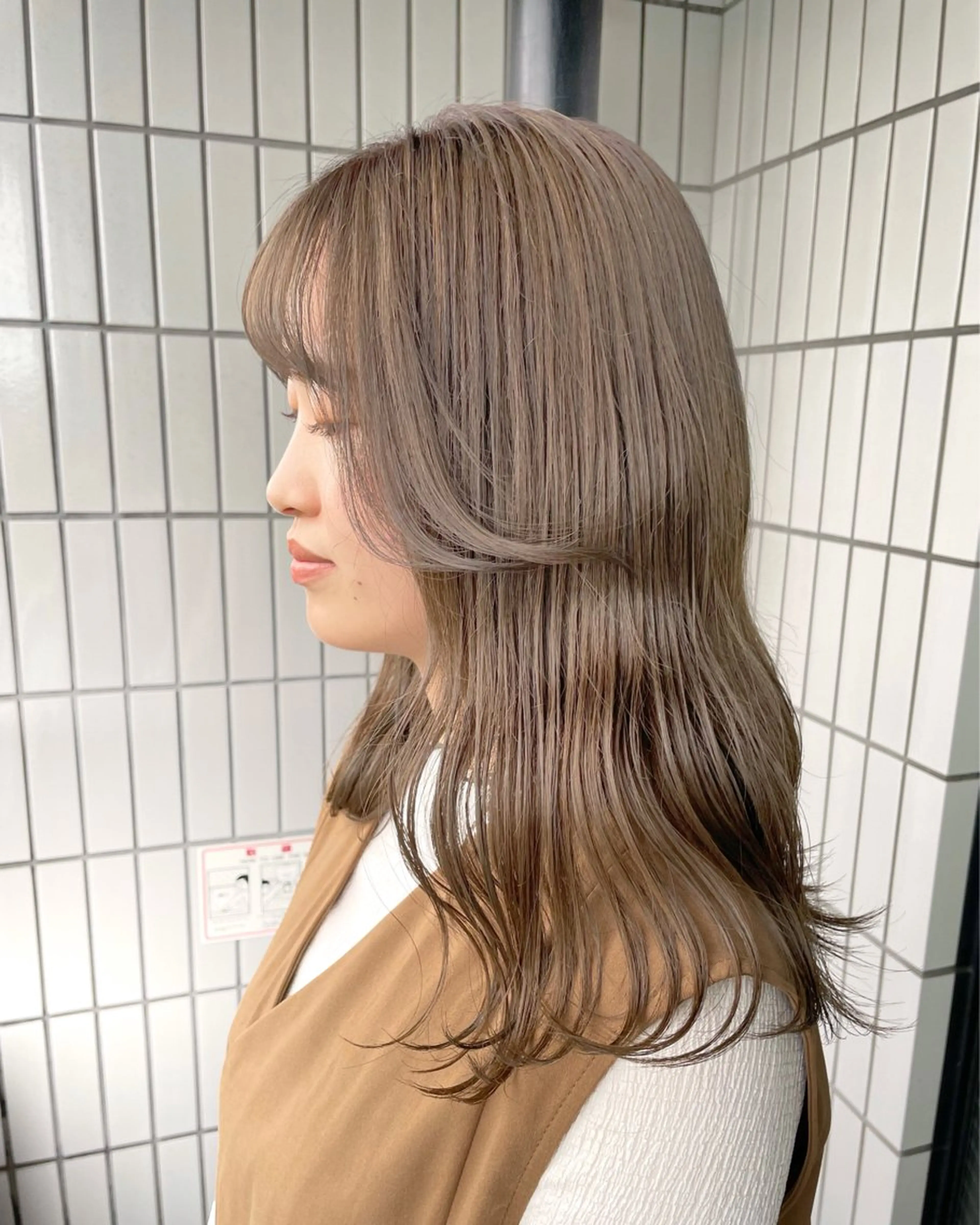 セミロング カラー アッシュ ベージュカラー グレージュ ミルクティーベージュ ミルクティーグレージュ 暖色カラー🍒 ケアブリーチ/akiのヘアスタイル