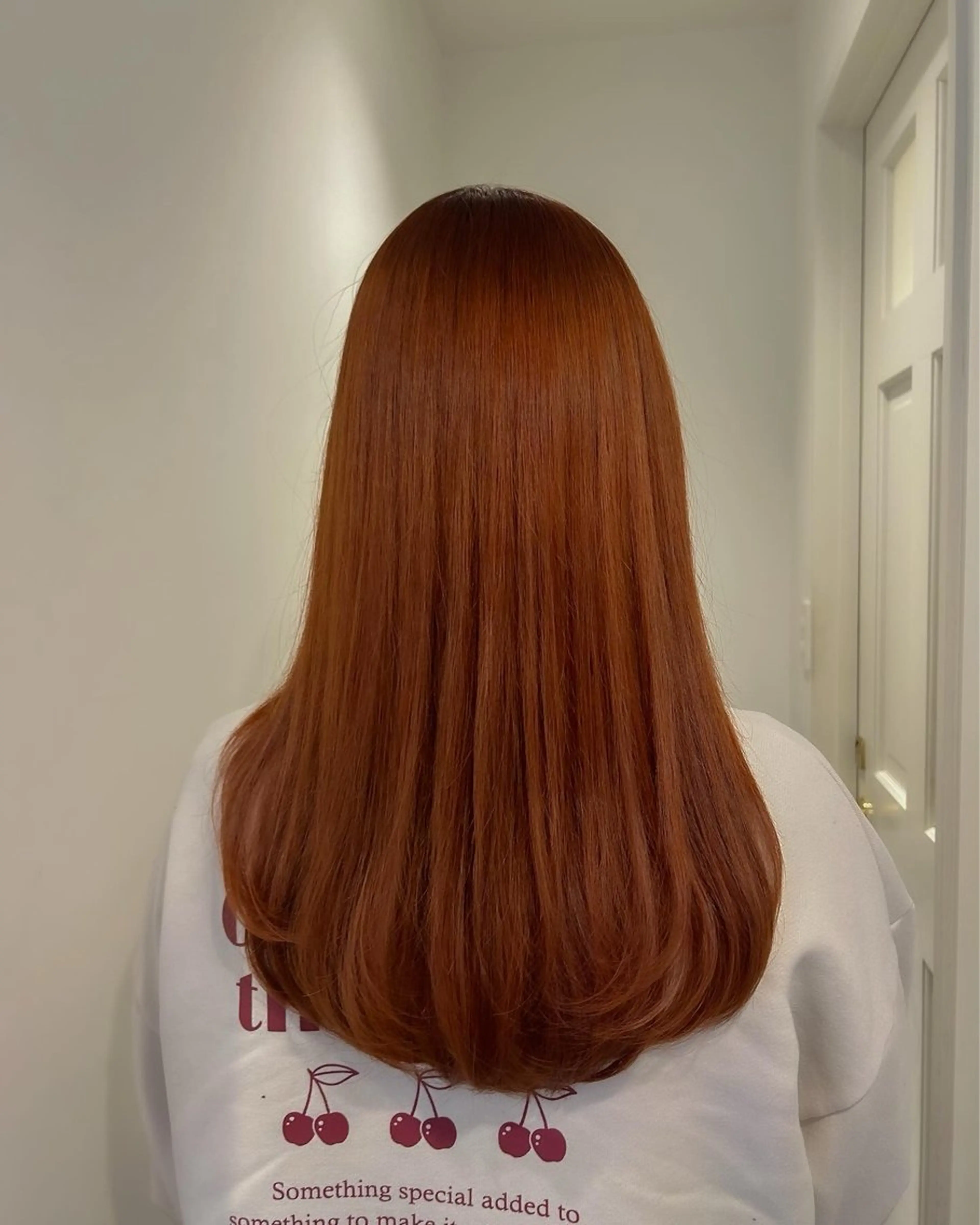 ロング オレンジブラウン 湯浅 美葉のヘアスタイル