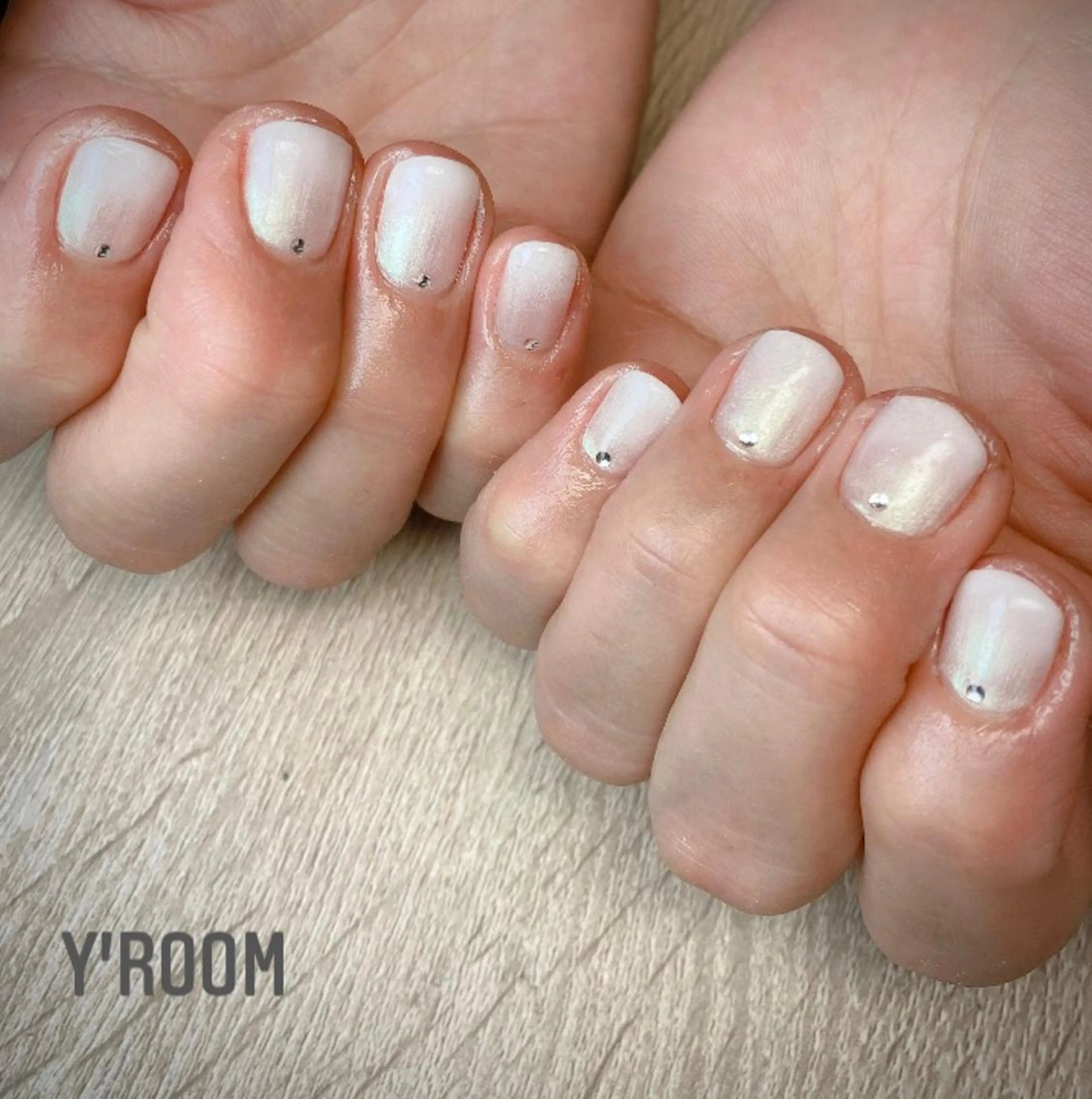 ネイル オーロラネイル フラッシュネイル ジェルネイル 氷ネイル・うるうるネイル マグネットネイル YUKA （ネイリスト）のネイルデザイン