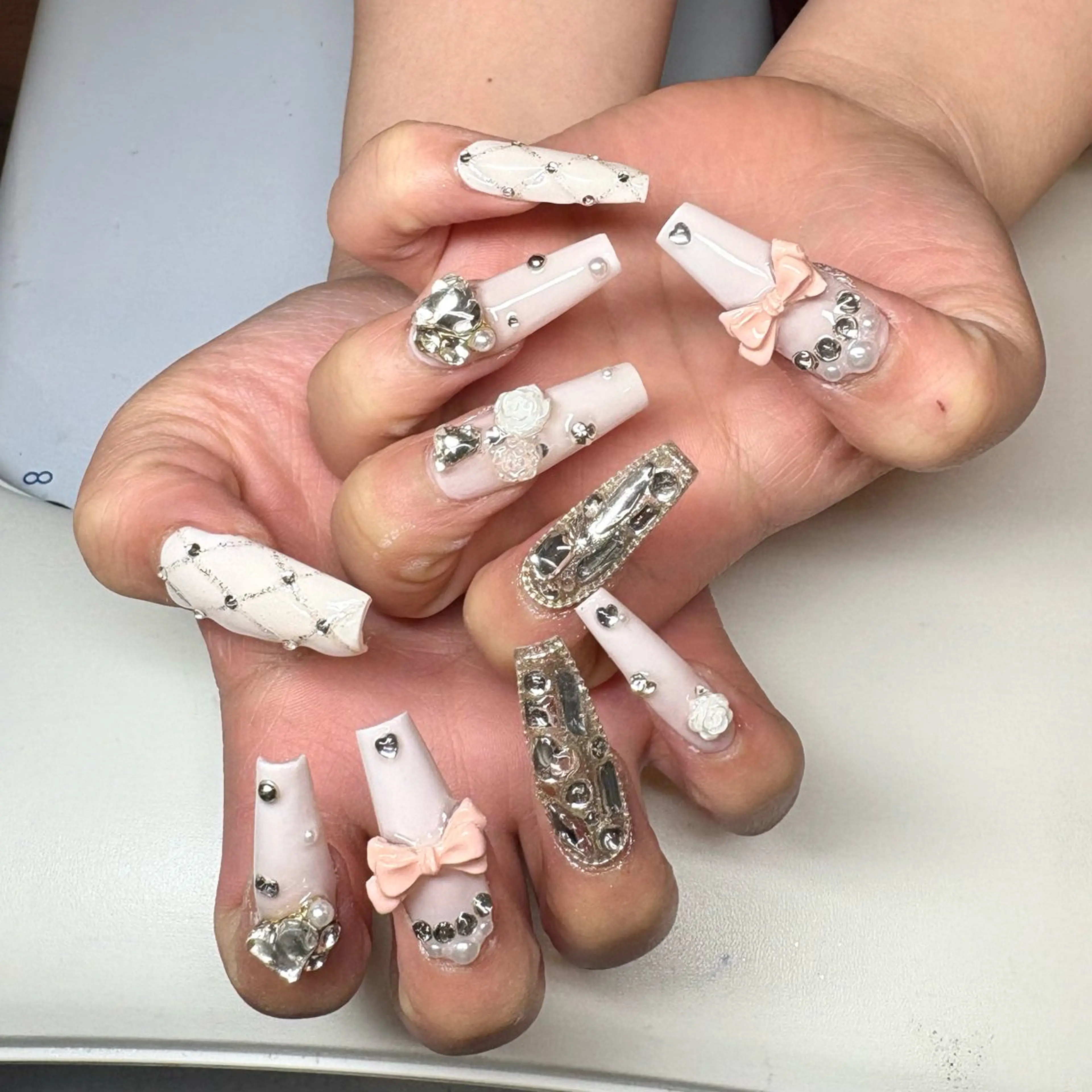 ネイル 長さ出し ロングネイル 持ち込み ハンドネイル Lily Nailのネイルデザイン