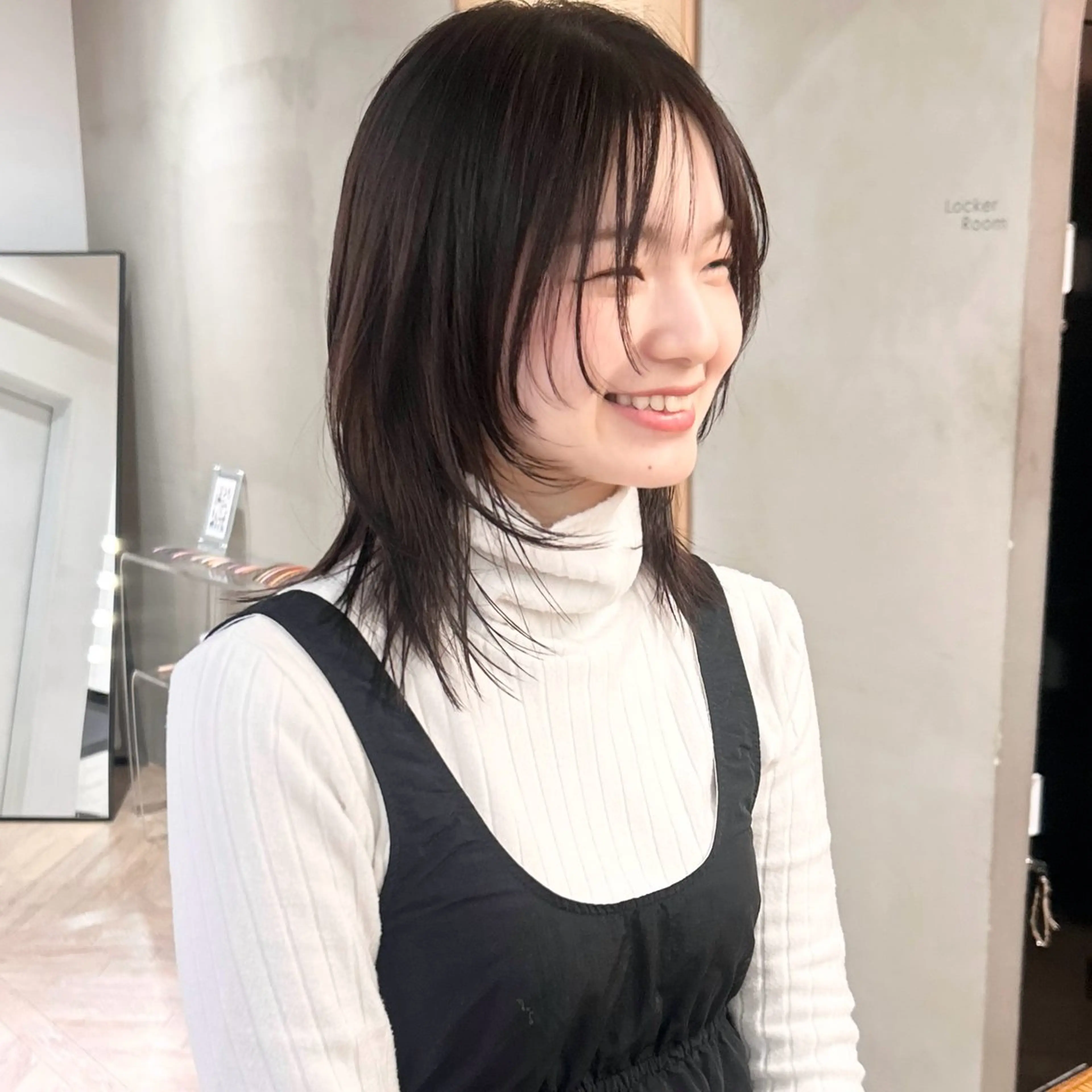 セミロング カラー 黒髪 顔まわりレイヤー 顔周りカット ハッシュカット レイヤーカット レイヤーカット/栄/ 顔周り/キトウモエノのヘアスタイル