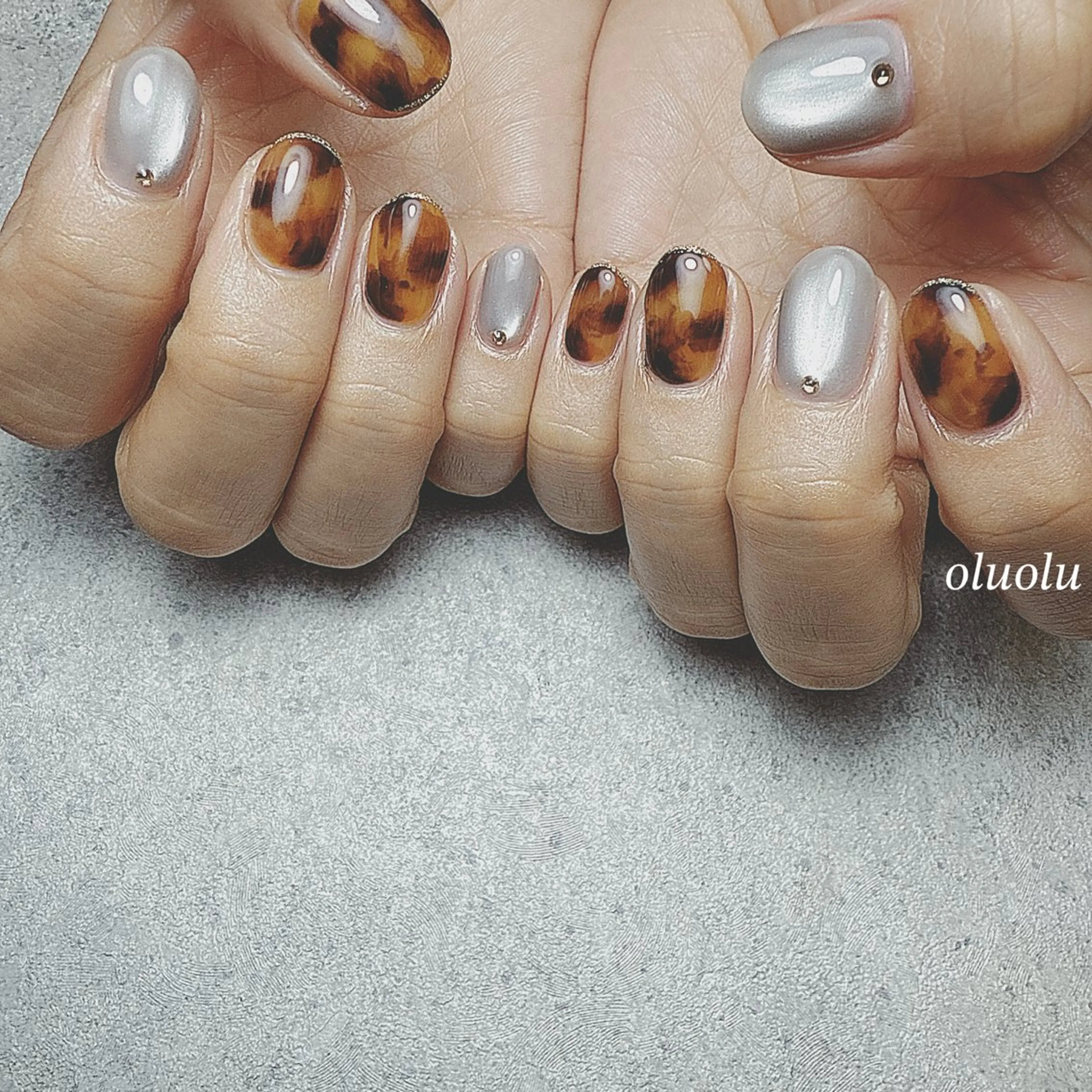 ネイル アートネイル べっ甲ネイル マグネットネイル シルバー 冬ネイル ハンドネイル 大村 紬華のネイルデザイン