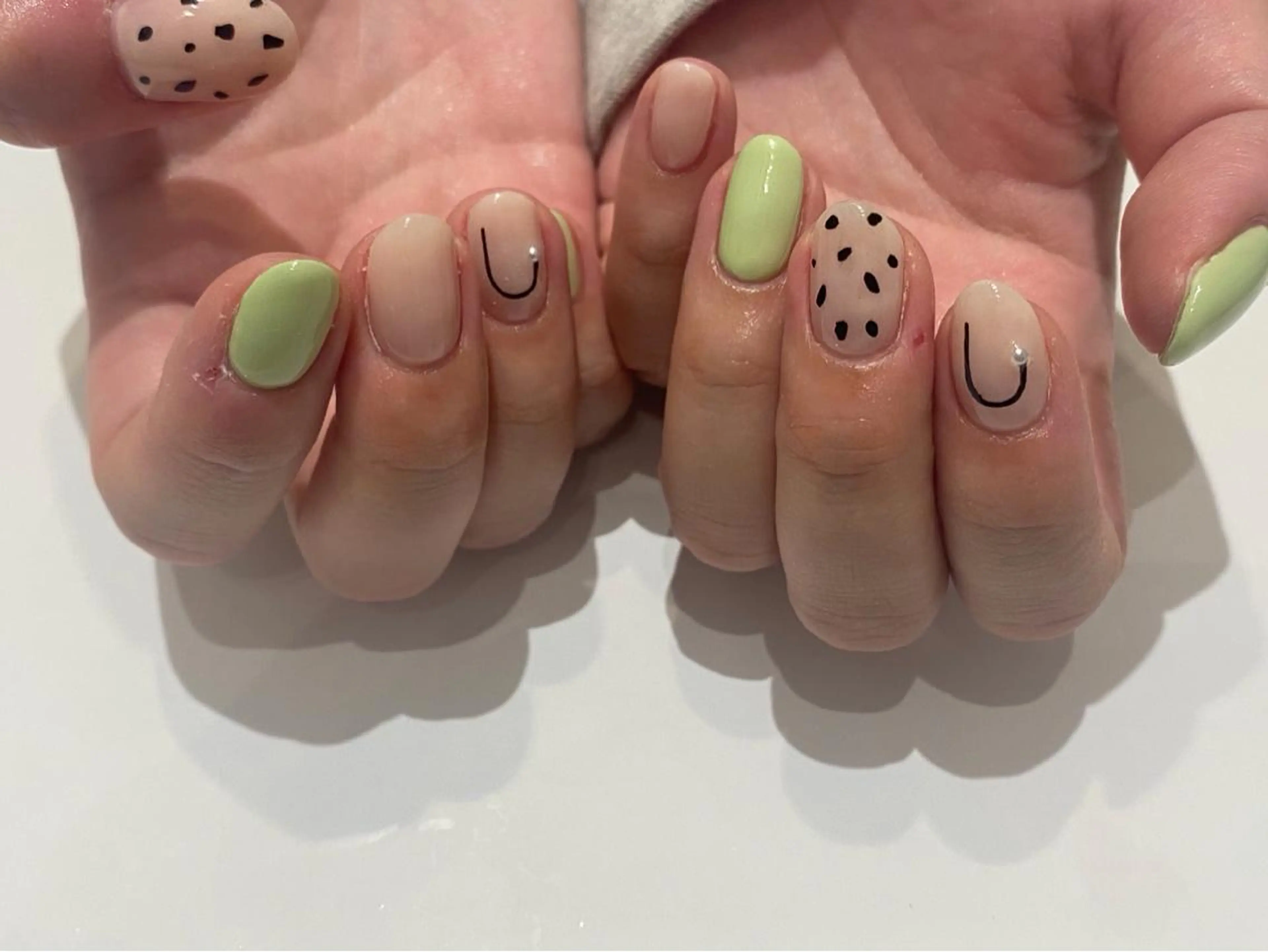 ネイル ネイル&アイ　QUEEN&CRIMSON所属・眉WAX/ピーリング ホワイトニングの眉毛・アイブロウイメージ