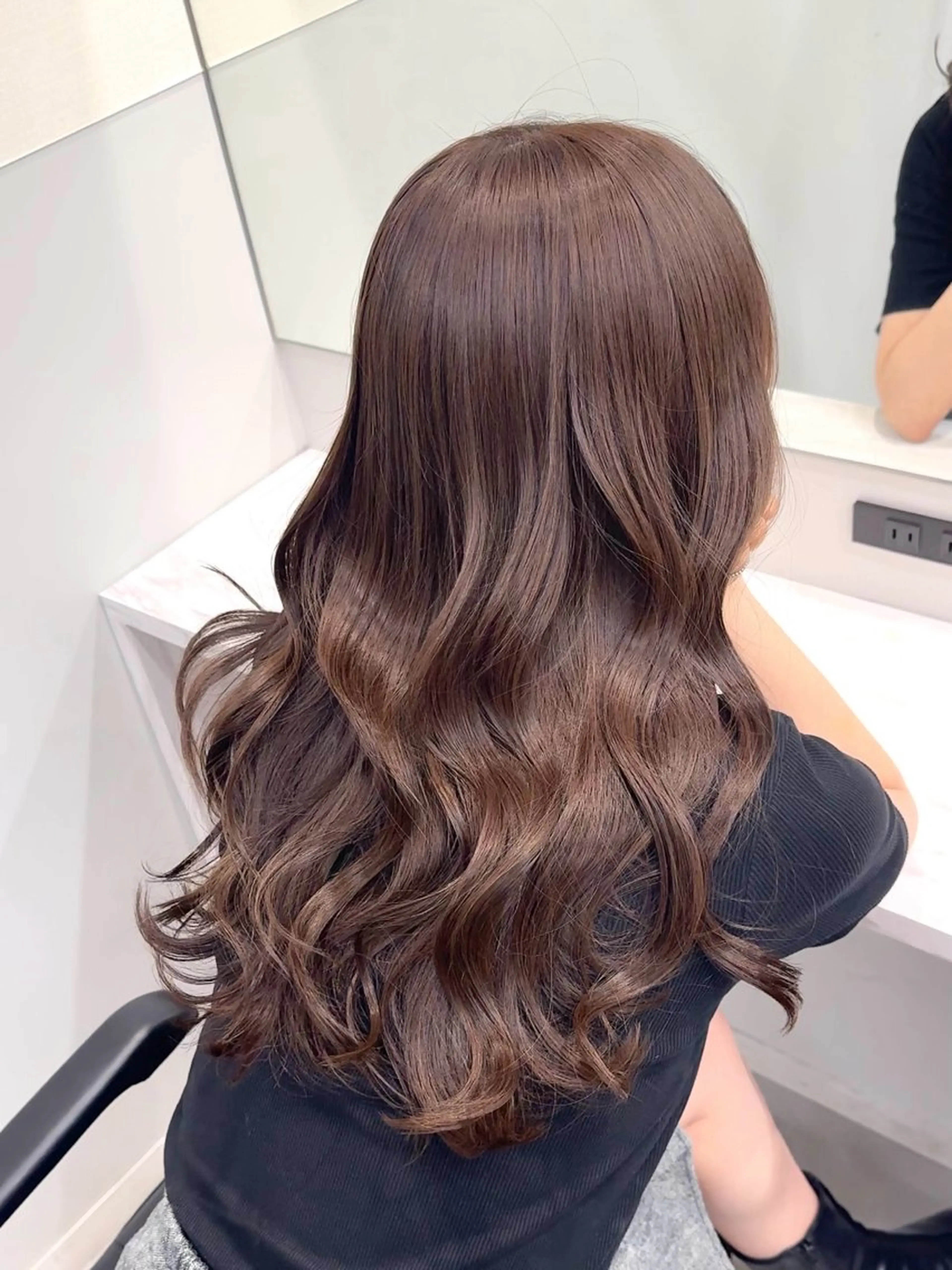 ミディアム カラー ブラウンカラー 透明感カラー ラベンダーカラー ラベンダーブラウン レイヤーカット SALOWIN新宿三丁目【サロウィン】所属・レイヤー🔶髪質改善 🔶透明感カラー青木のヘアスタイル