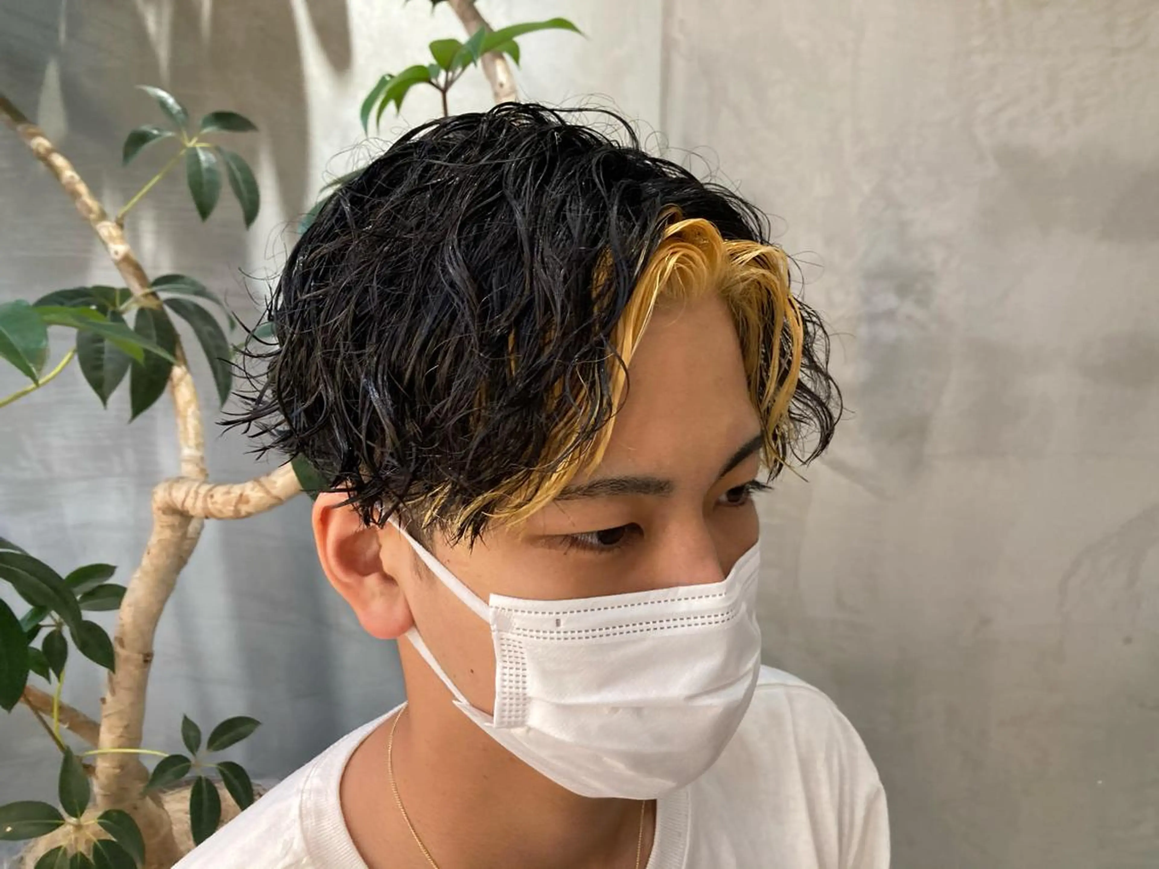 ショート パーマ メンズ センターパート メンズパーマ ミストバング 波巻きスパイラルパー マ/シャドウパーマ駿のヘアスタイル