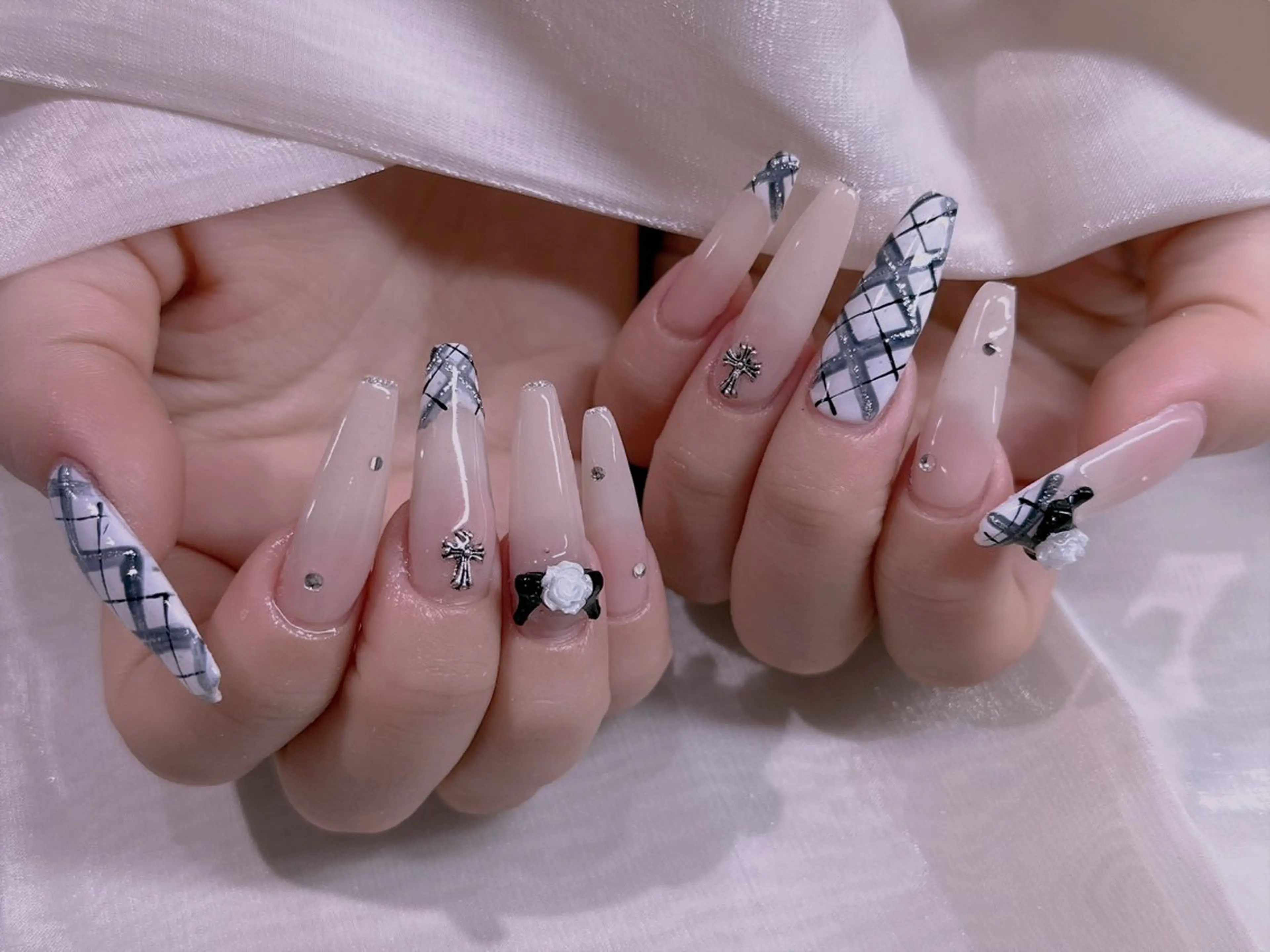 ネイル ハンドネイル エムズ エムズのマツエク・マツパデザイン