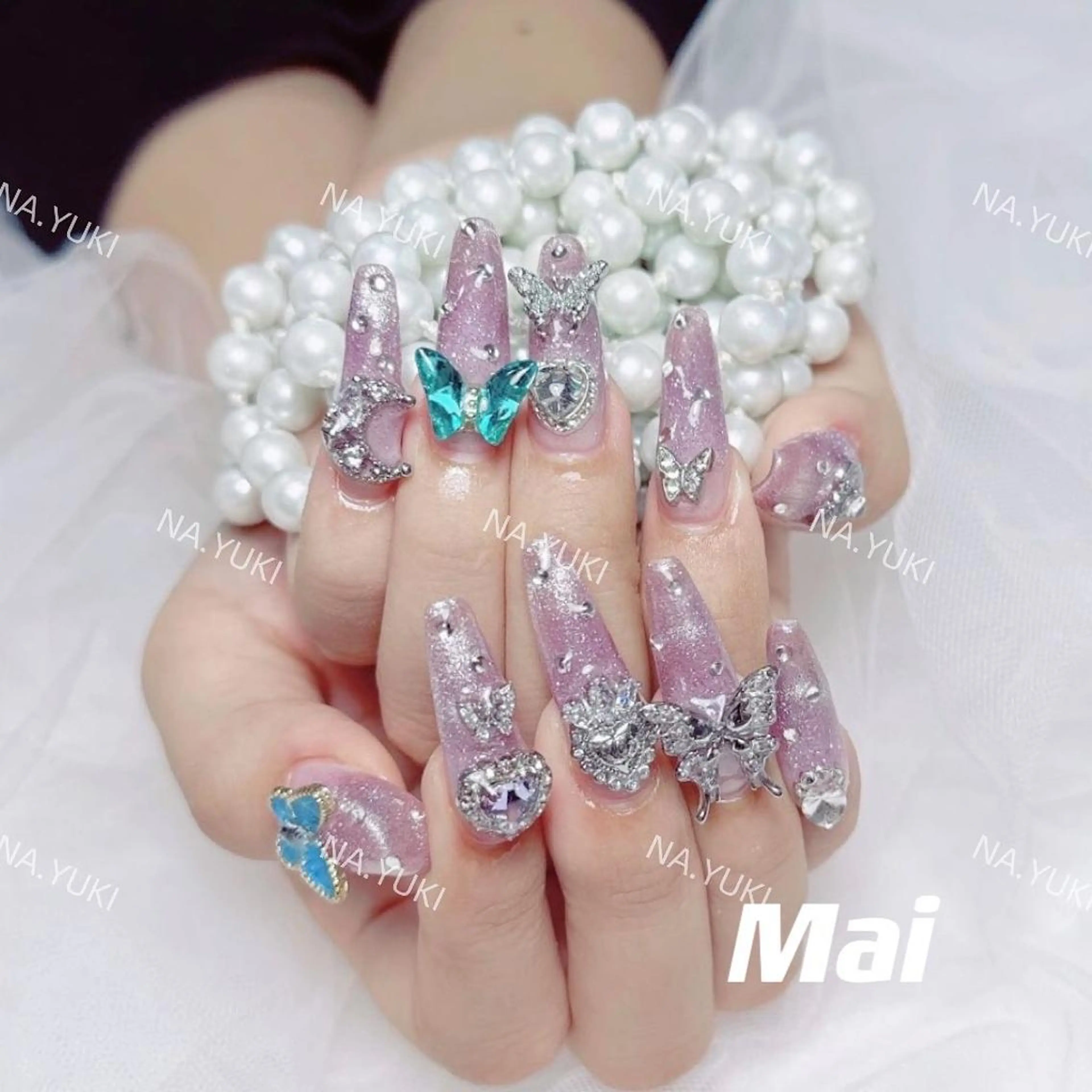 ネイル ハンドネイル 🦋 Queenieのネイルデザイン