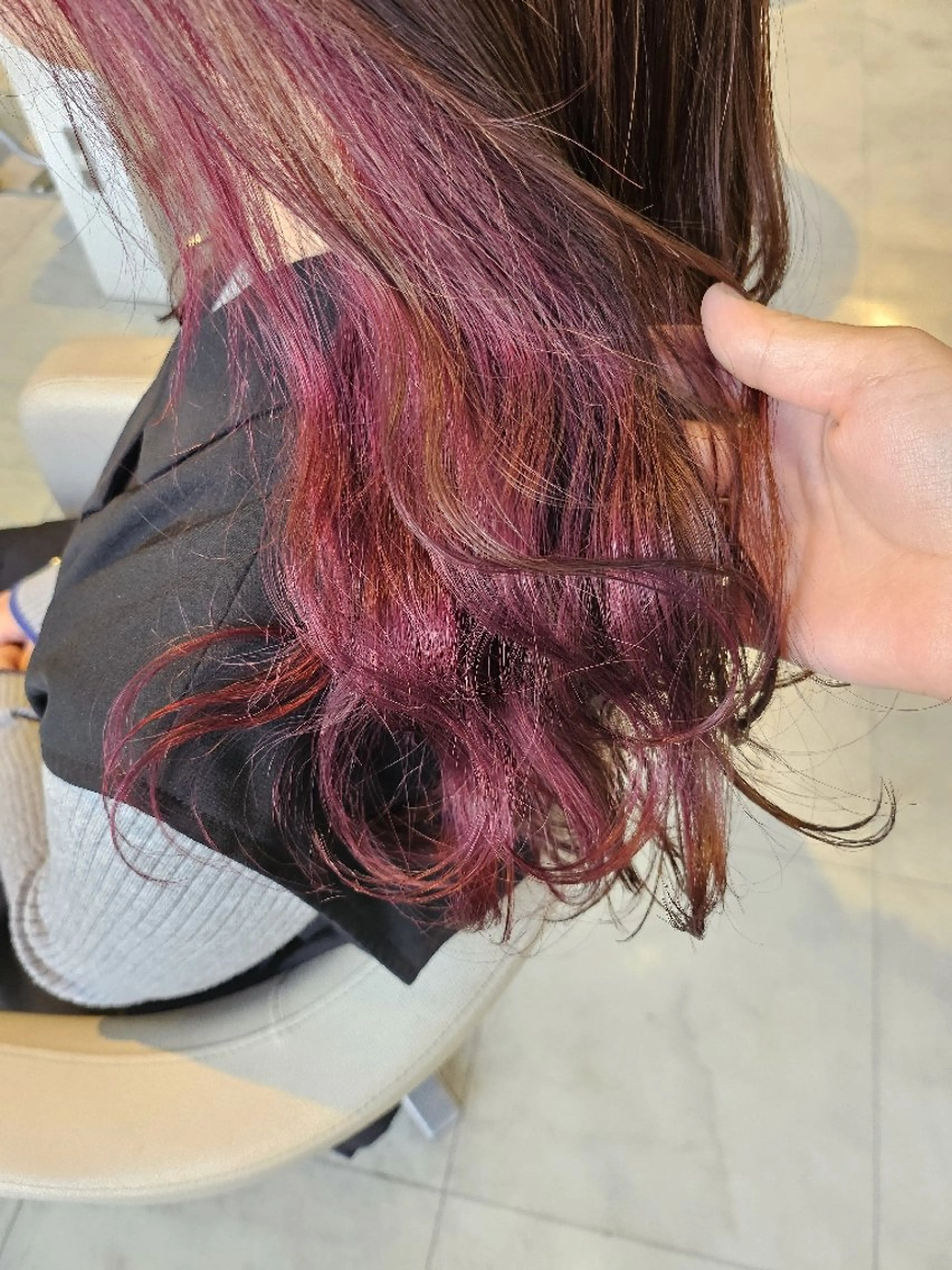 ロング カット ヘアカラー 岡田 奈々のヘアスタイル