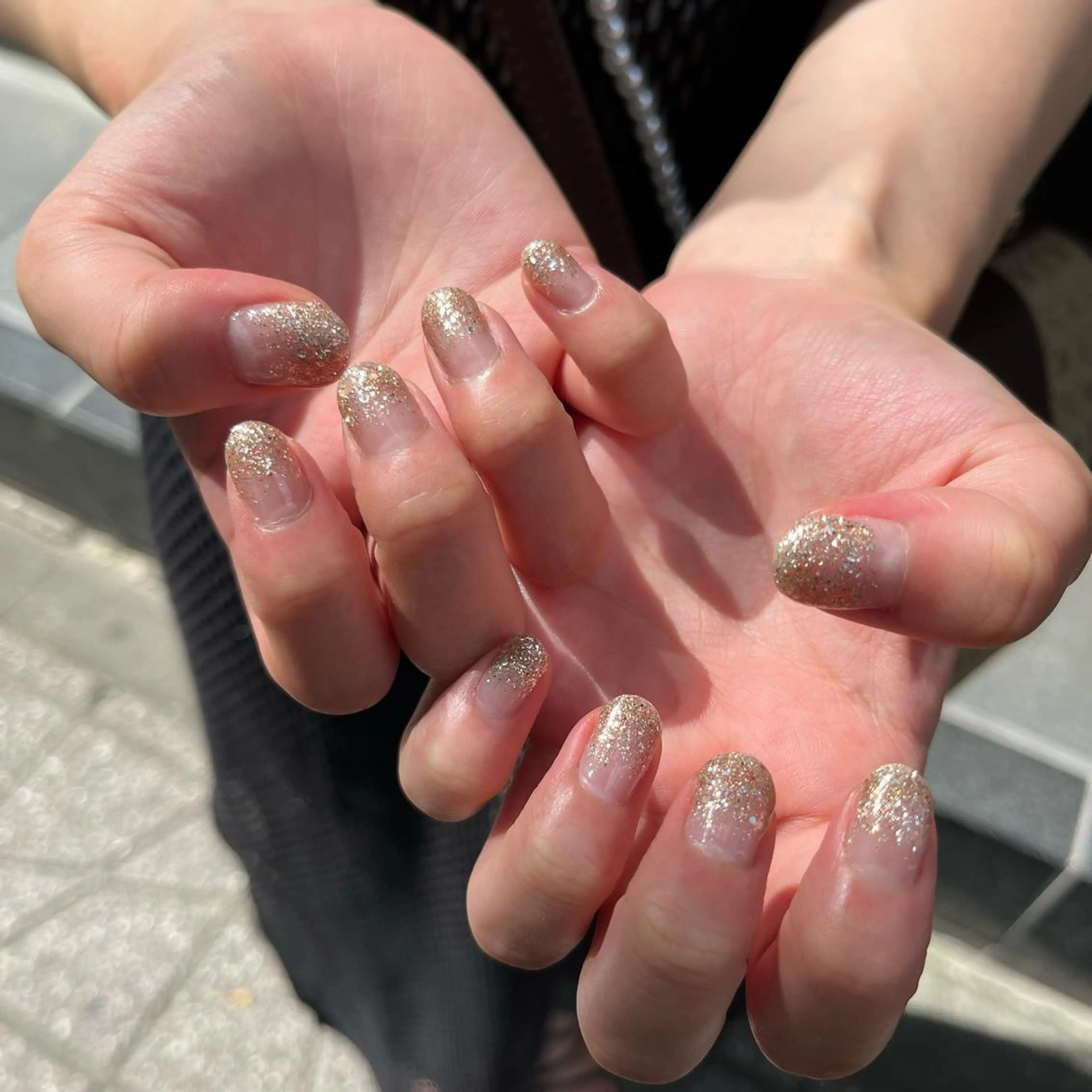 ネイル ゴールド グラデーション ラメ(グリッター) ラメグラデーション 関谷 真登佳のネイルデザイン