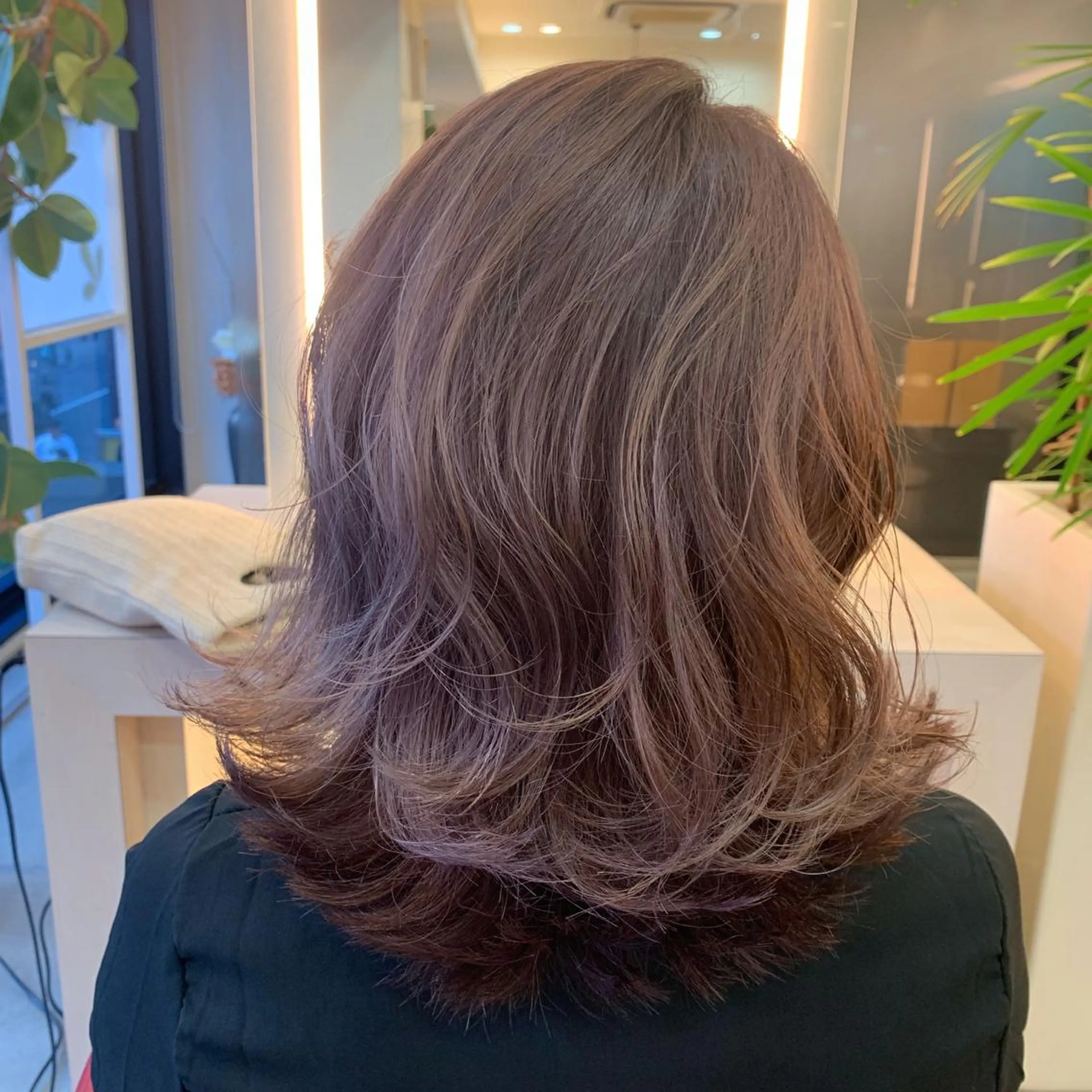 セミロング ラベンダーベージュ sea's所属・ヒラカホ/矢場町/ ブリーチ/似合わせのヘアスタイル