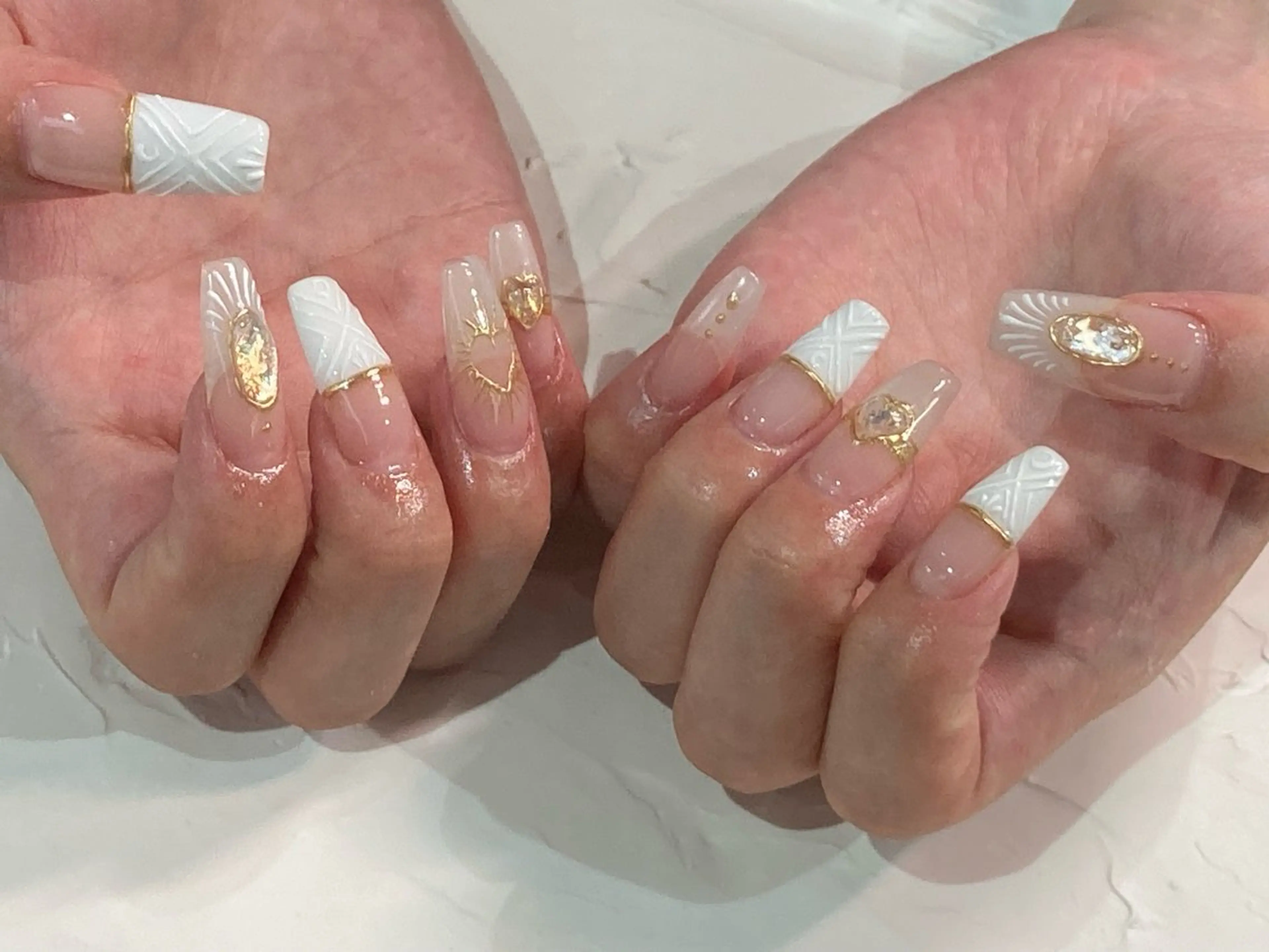 ネイル クリアネイル ハート ロングネイル ぷっくりネイル ホワイト ハンドネイル 【Bright】 Rieのネイルデザイン