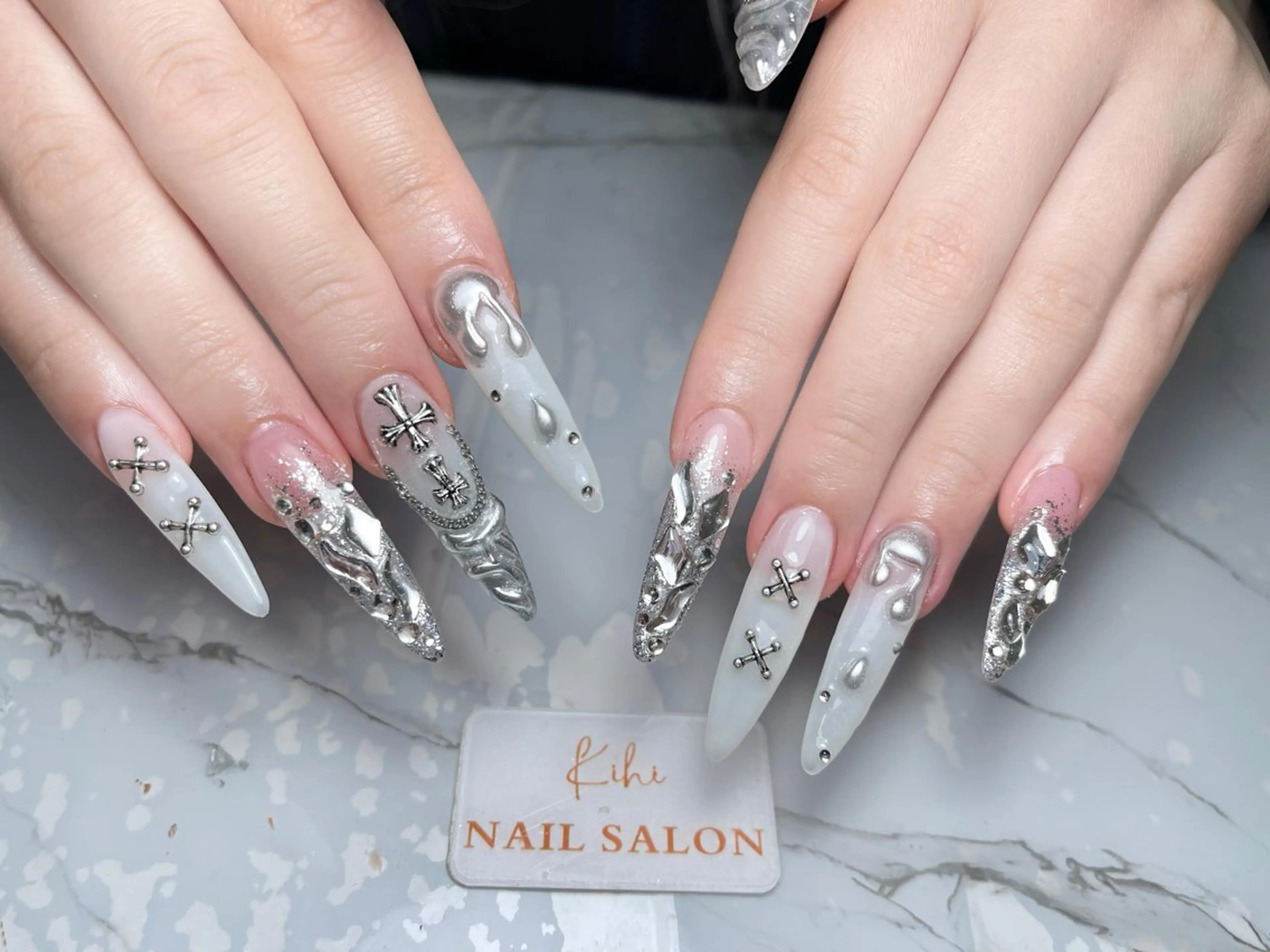 ネイル アートネイル フレンチネイル ジェルネイル グラデーション 韓国ネイル ハンドネイル 💕鈴木ユリ パラジェル/オフ無料のネイルデザイン