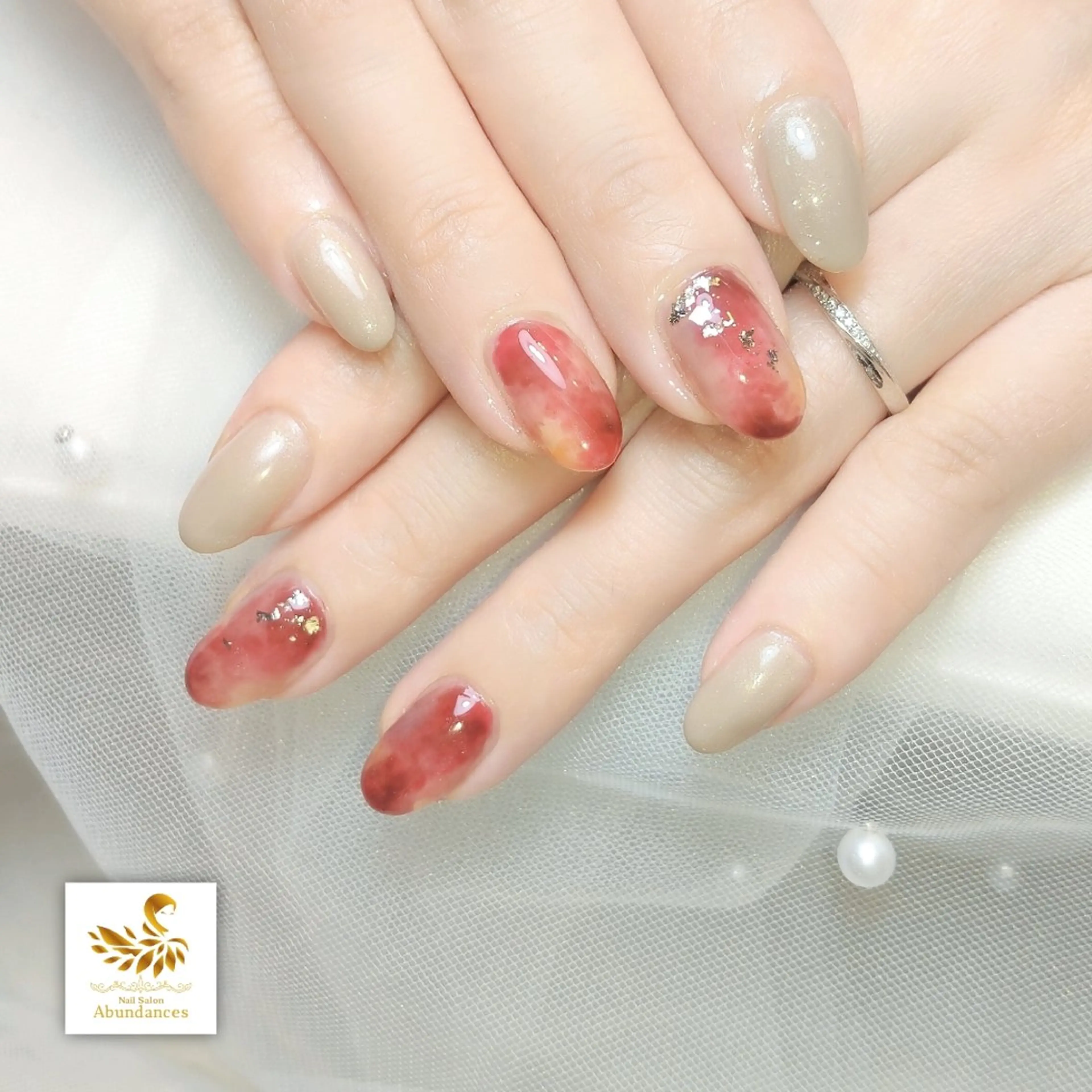 ネイル べっ甲ネイル ワンカラーネイル 赤色 シンプルネイル ハンドネイル 完全予約制個室サロン Abundancesのネイルデザイン