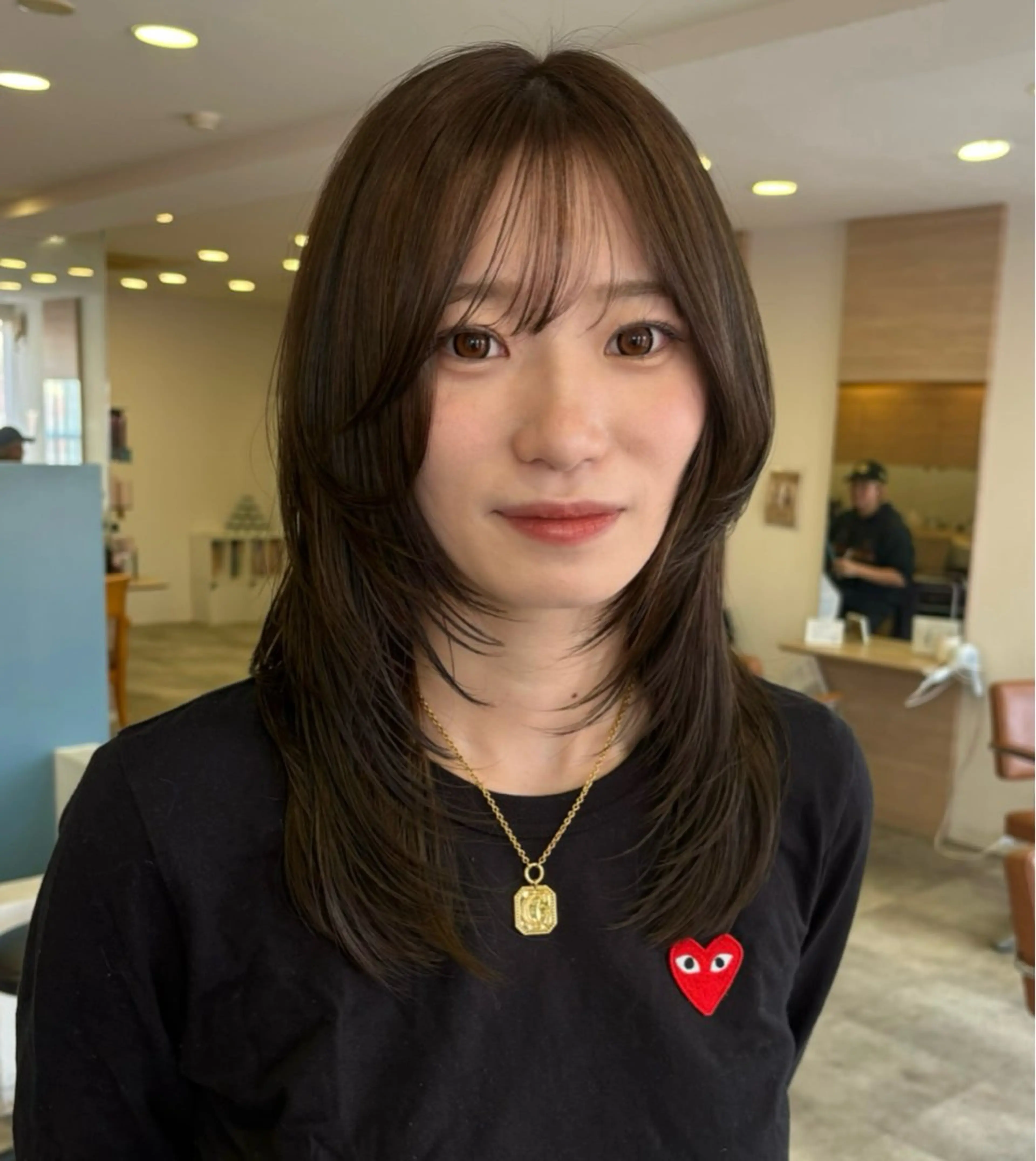 ミディアム アッシュ 顔まわりレイヤー ハッシュカット ハイレイヤー 髪質改善 ヘアカラー レイヤー/ 透明感カラー/チナツのヘアスタイル