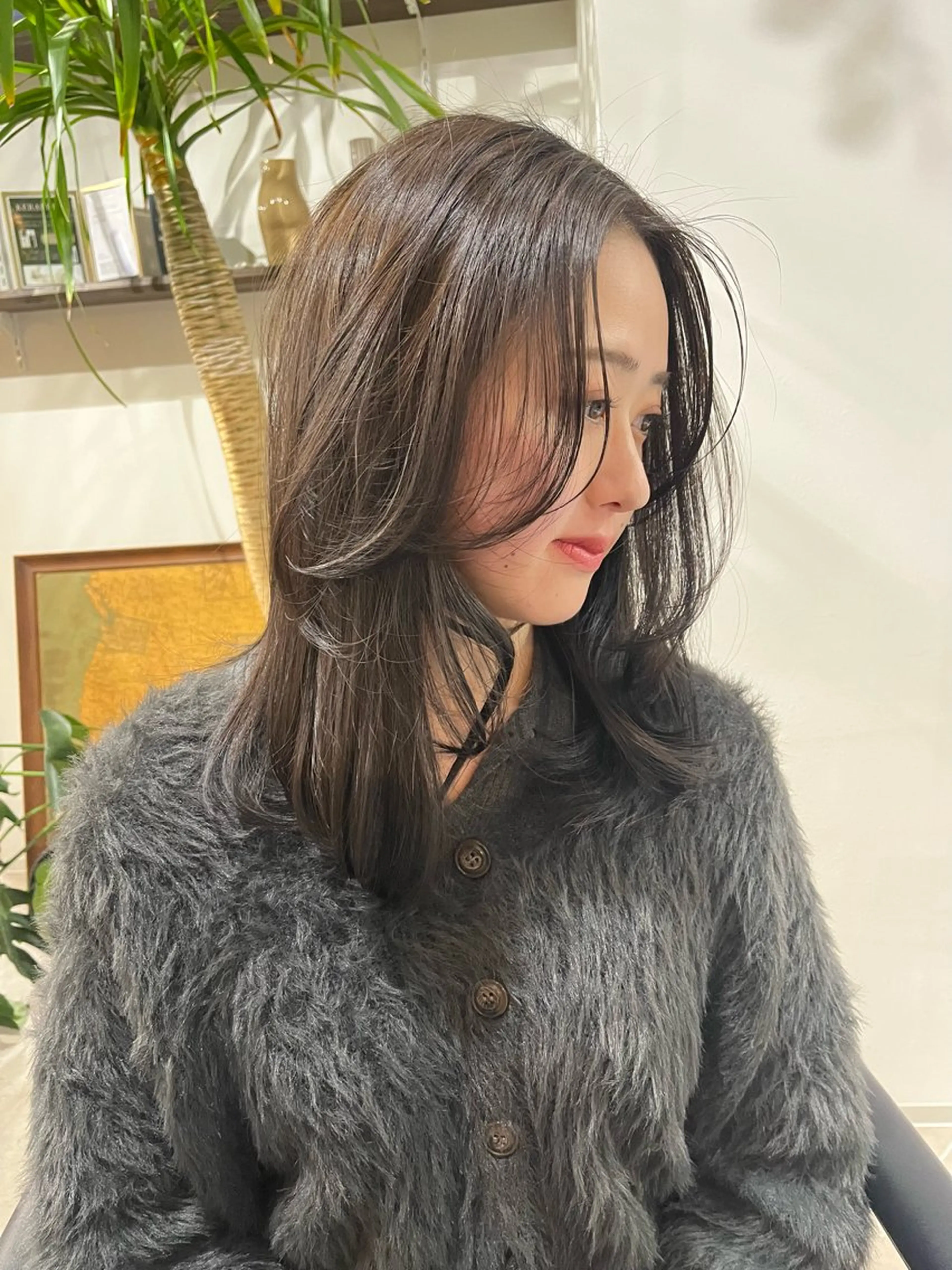 ミディアム レイヤーカット pigment 【ピグメント】所属・まどか/荒井/ 外国人風🥑のヘアスタイル