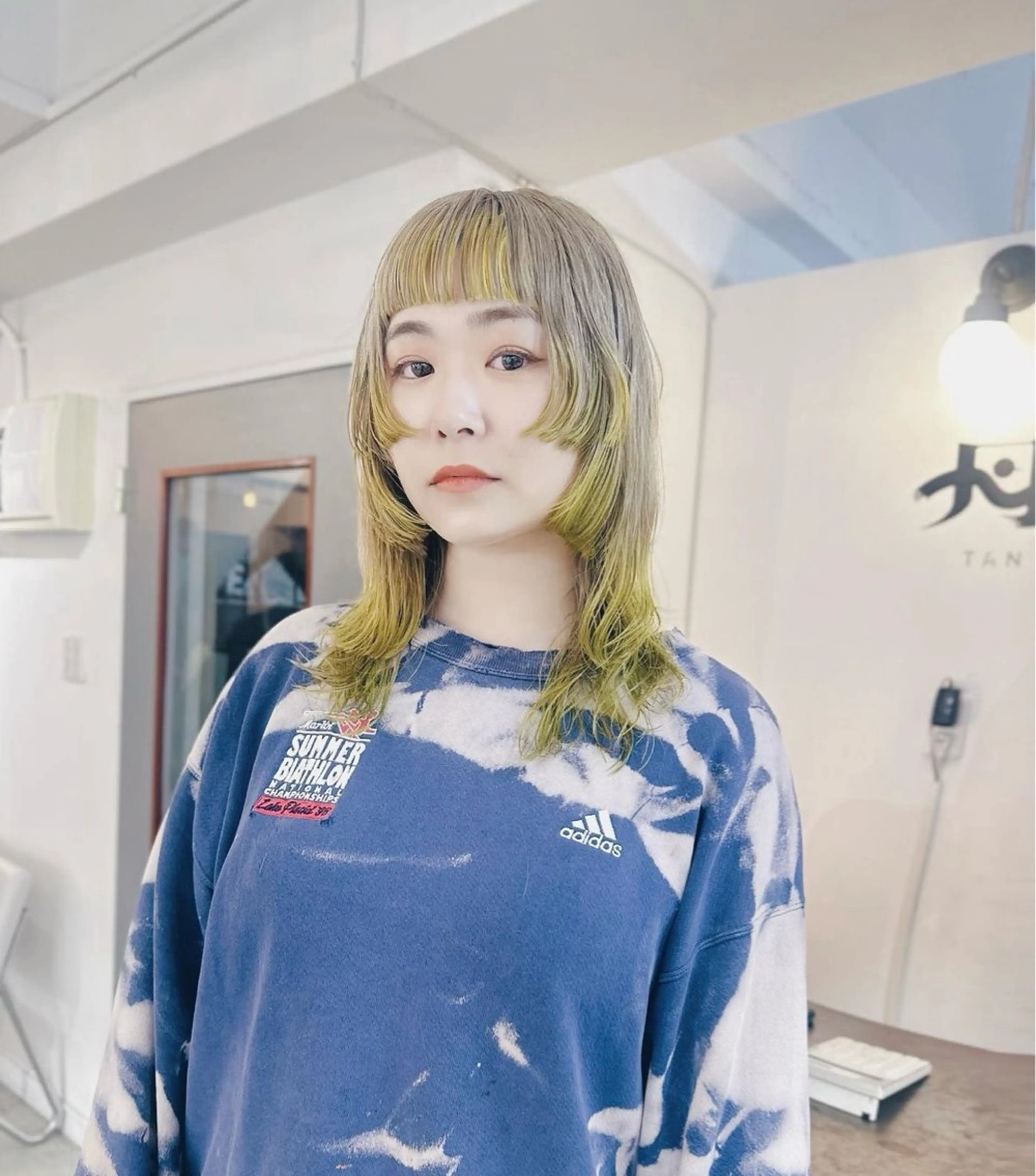 ミディアム カラー パーマ 楪 yuzuriha所属・Saaya/レイヤー /ブリーチ/ブロンドのヘアスタイル