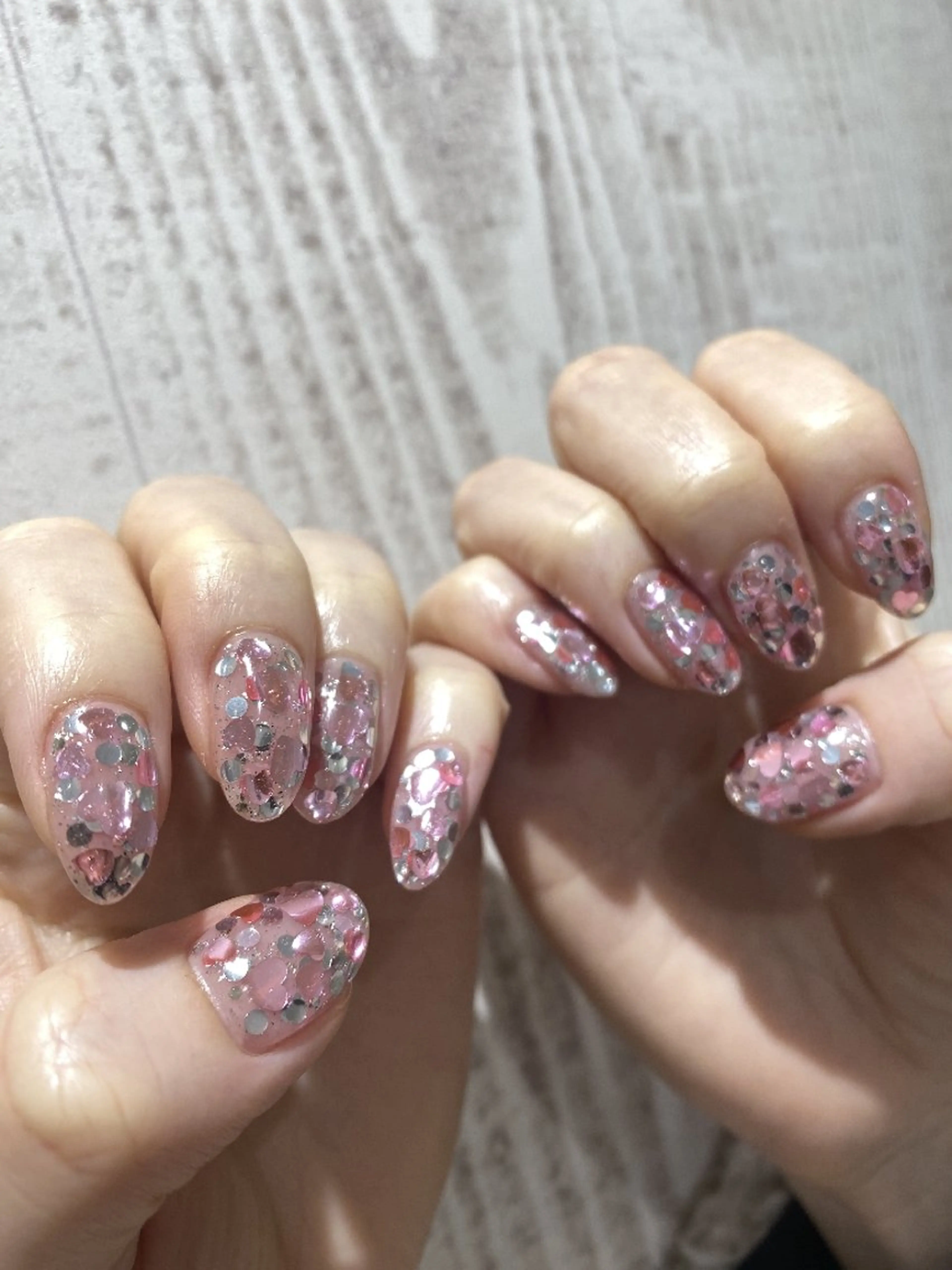 ネイル リボン ストーンネイル ハンドネイル 13日3980円‼️ マグもデザインも◎のネイルデザイン