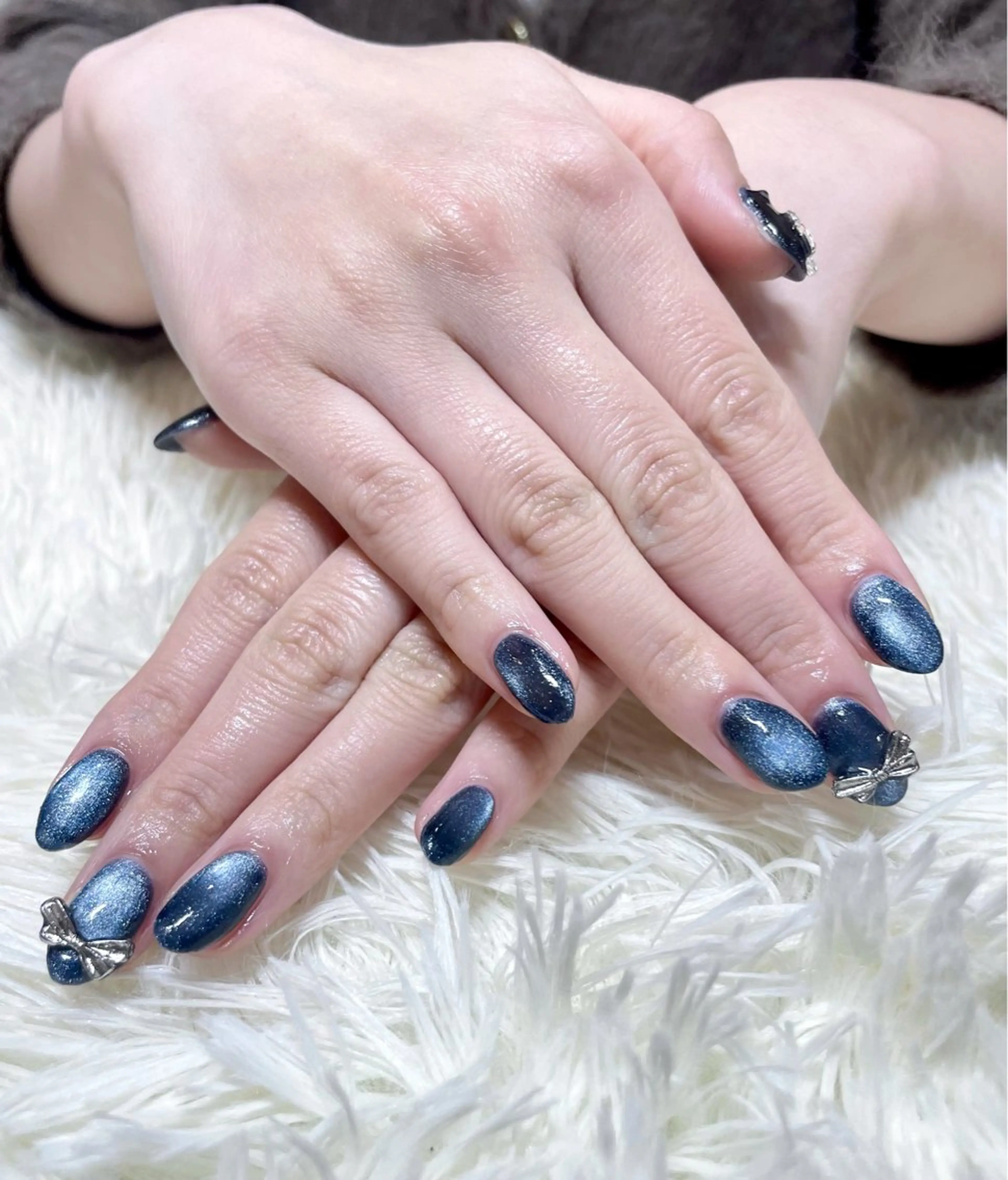 ネイル ブルー 氷ネイル・うるうるネイル ラメ(グリッター) マグネットネイル ハンドネイル feel.a ‎もえ‎のネイルデザイン