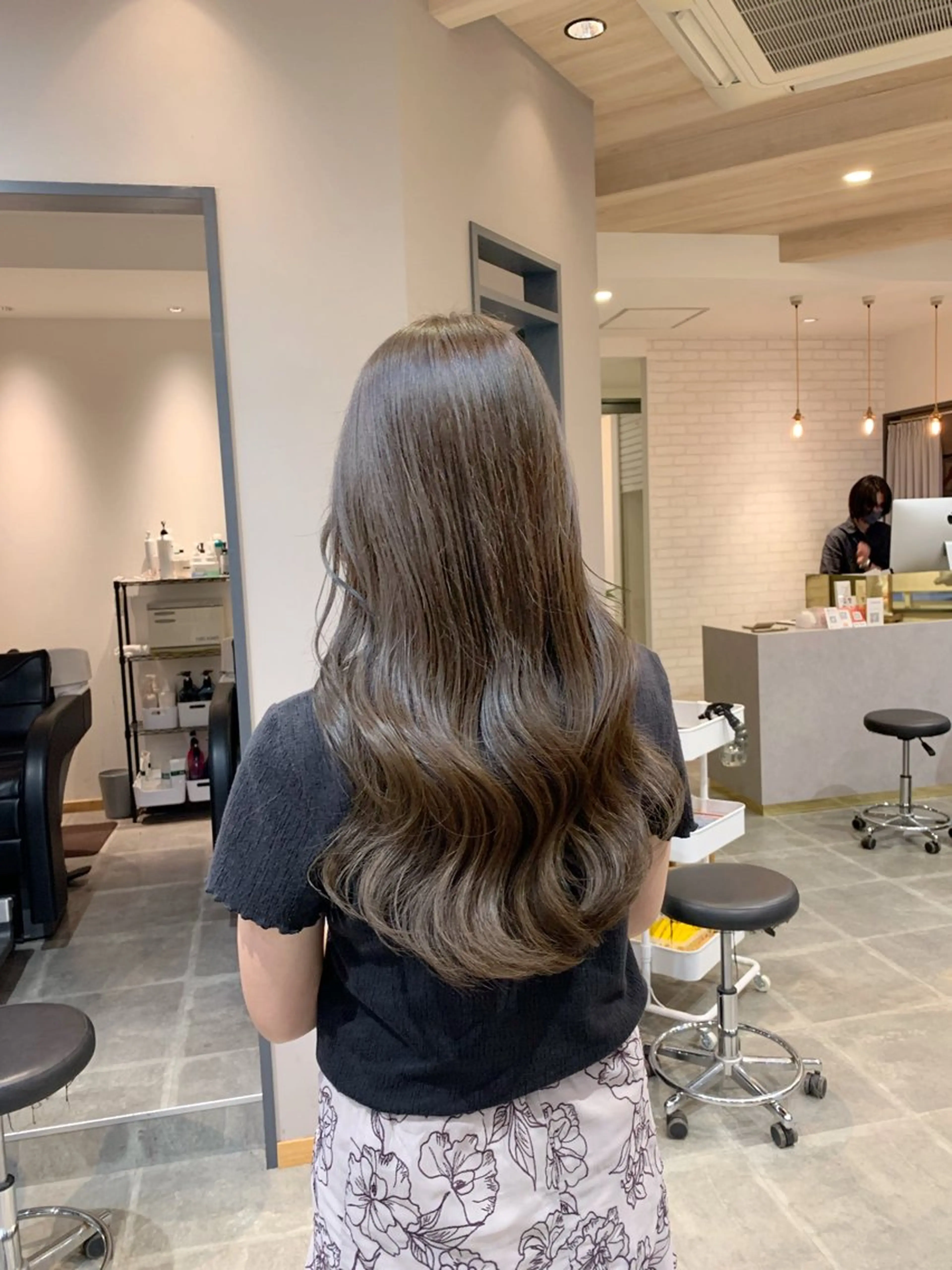 ロング カラー ベージュカラー 透明感カラー 鍋嶋 涼香のヘアスタイル