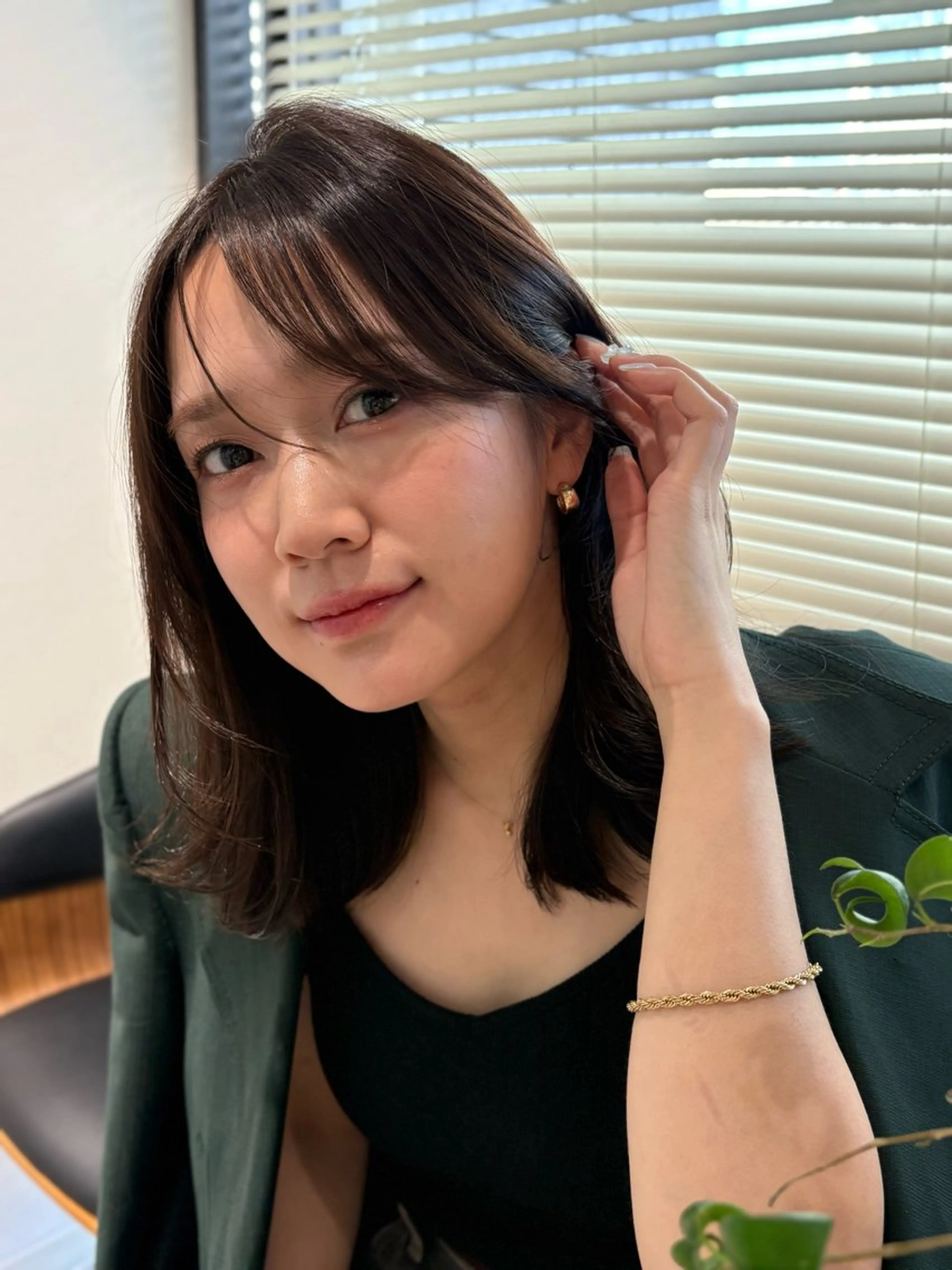 ミディアム カラー ヘアアレンジ 透明感カラー くびれヘア 顔まわりレイヤー 顔周りカット 韓国風ヘア カット ヘアカラー トリートメント ヘッドスパ ヘアセット ®️レイヤー/透明感 カラー/星野六三四のヘアスタイル