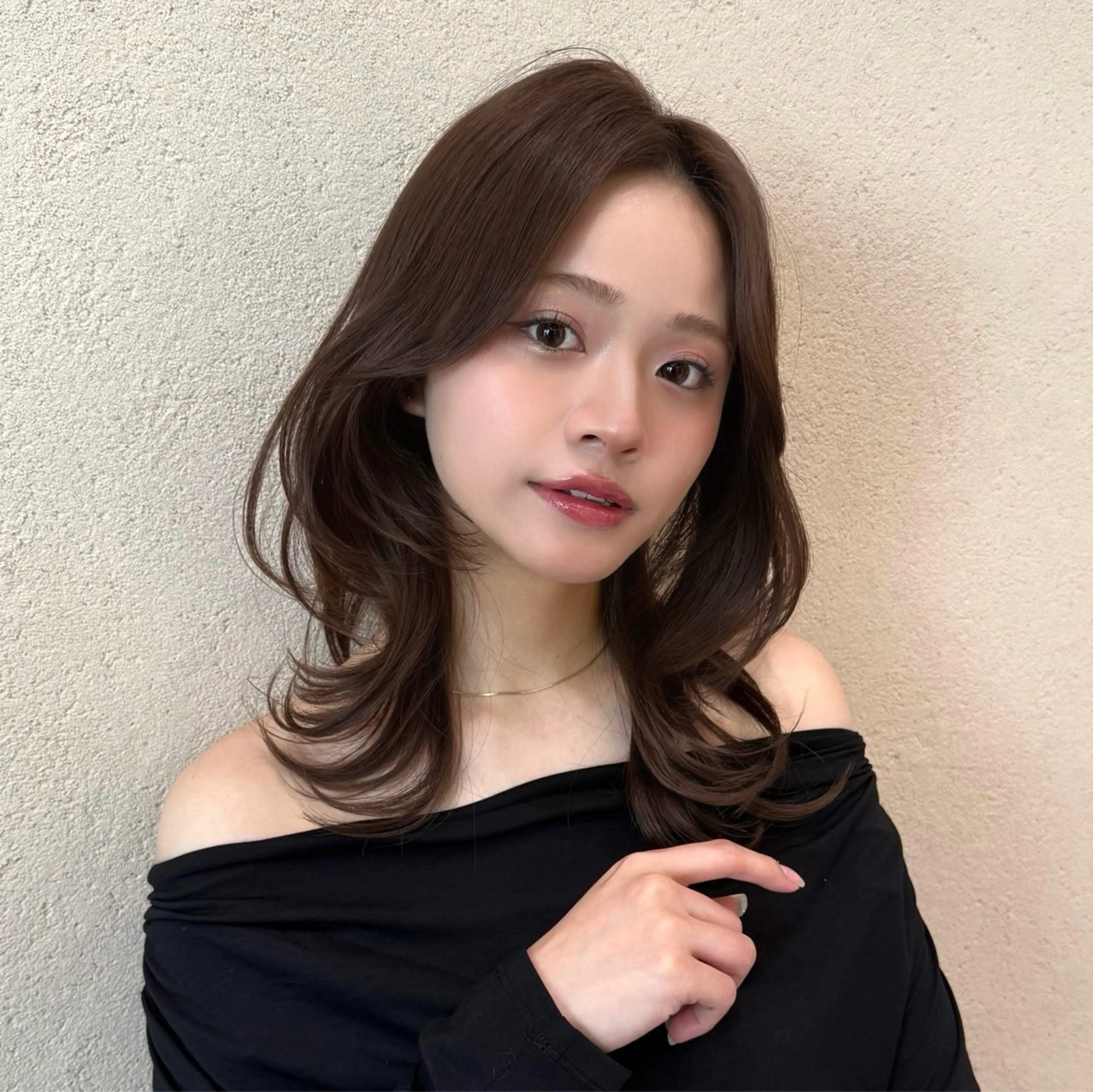 ミディアム カラー ヘアアレンジ ベージュカラー 透明感カラー ミルクティーベージュ くびれヘア デート カット ヘアカラー トリートメント 韓国レイヤーカット ◻️ベージュカラーのヘアスタイル