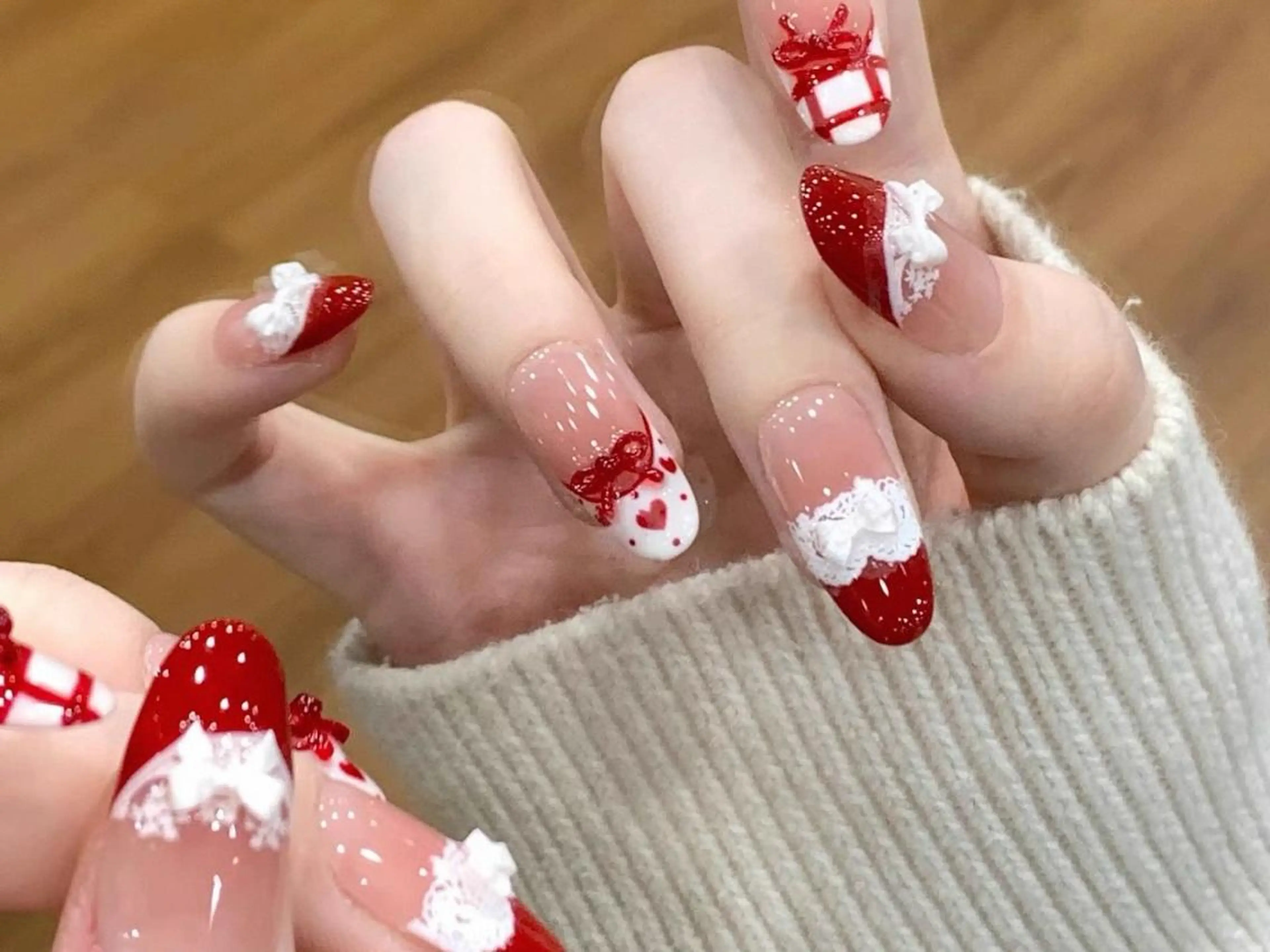 ネイル ボルドー フレンチネイル ジェルネイル ガーリー ホログラムネイル ハンドネイル ハンドケア ✨NA.YUKI ナユキ✨のネイルデザイン