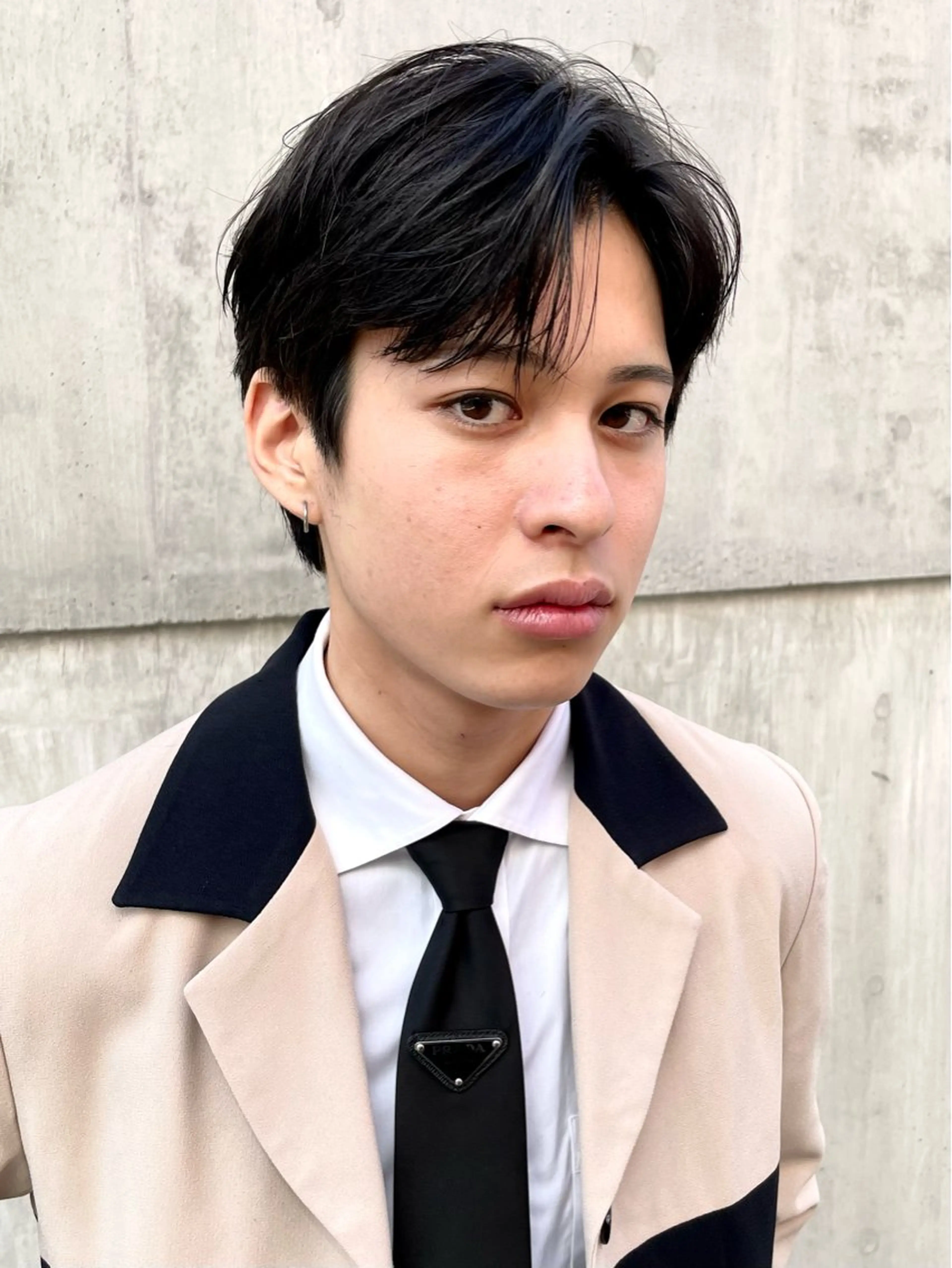 ショート メンズ メンズブリーチ センターパート メンズハイライト メンズハイトーン メンズインナーカラー カット トリートメント スパイラルパーマ 🌐hina⭐️のヘアスタイル