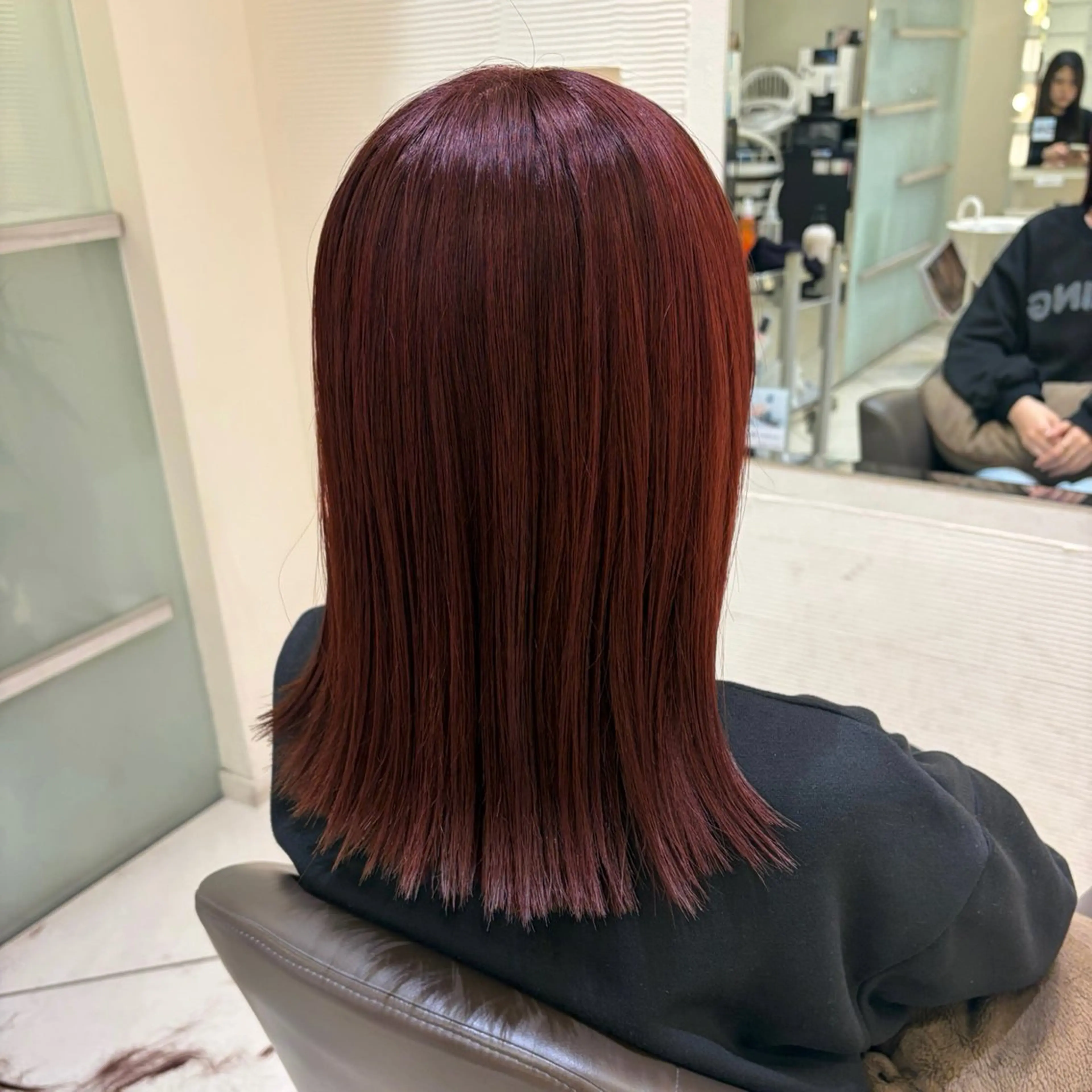 ミディアム カラー ブラウンカラー レッドカラー レッドブラウン 切りっぱなしロブ カット ヘアカラー トリートメント ボブ/プツッとボブ/ 暖色カラー/モエのヘアスタイル