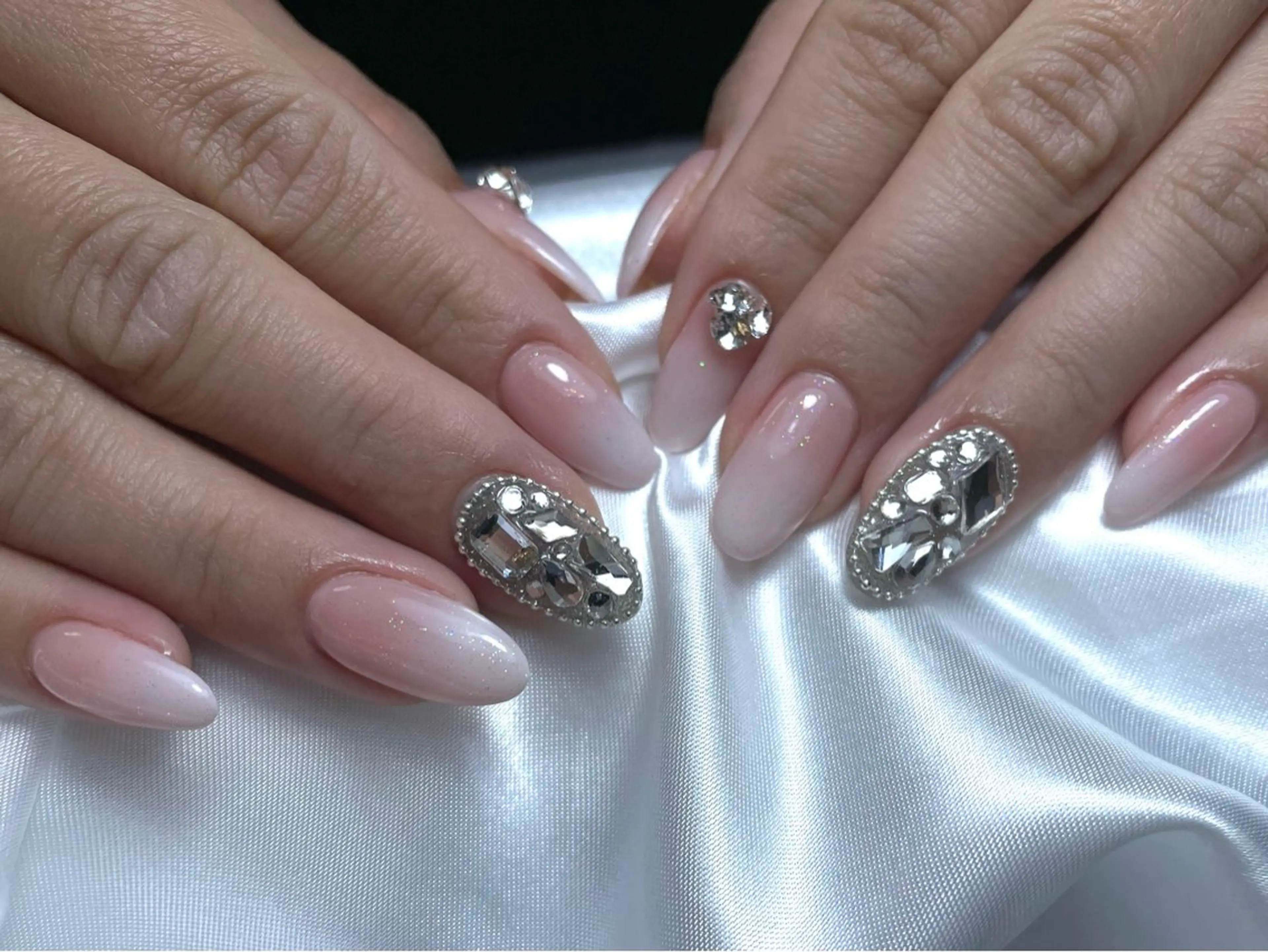 ネイル ハンドネイル alma (アルマ)のネイルデザイン