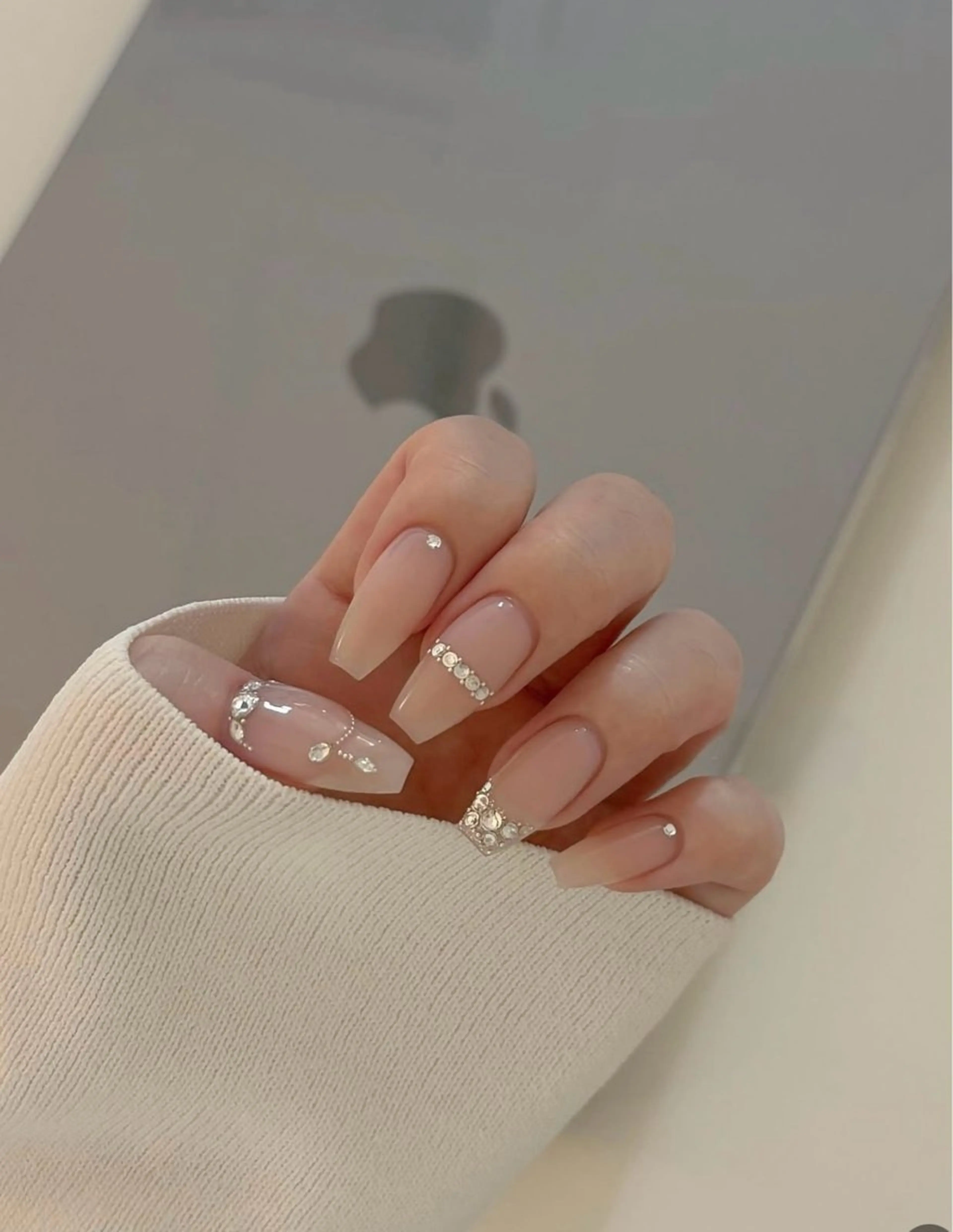 ネイル ボルドー ブラウン チークネイル ドット フットネイル yurinail所属・yuri nail 高田馬場のネイルデザイン