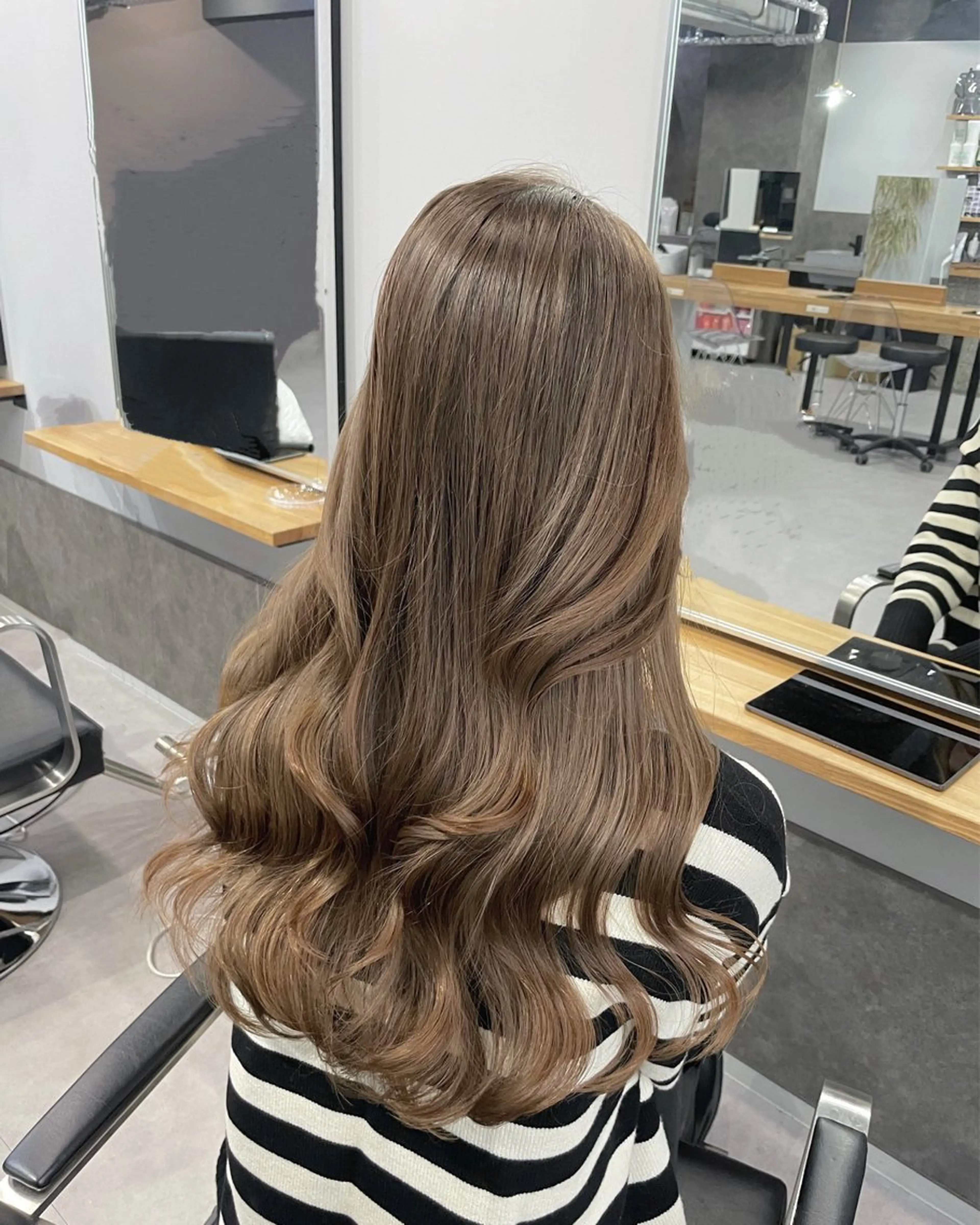 ロング カラー ヘアカラー ミルクティーベージュ ❤︎レイヤー　MIAのヘアスタイル