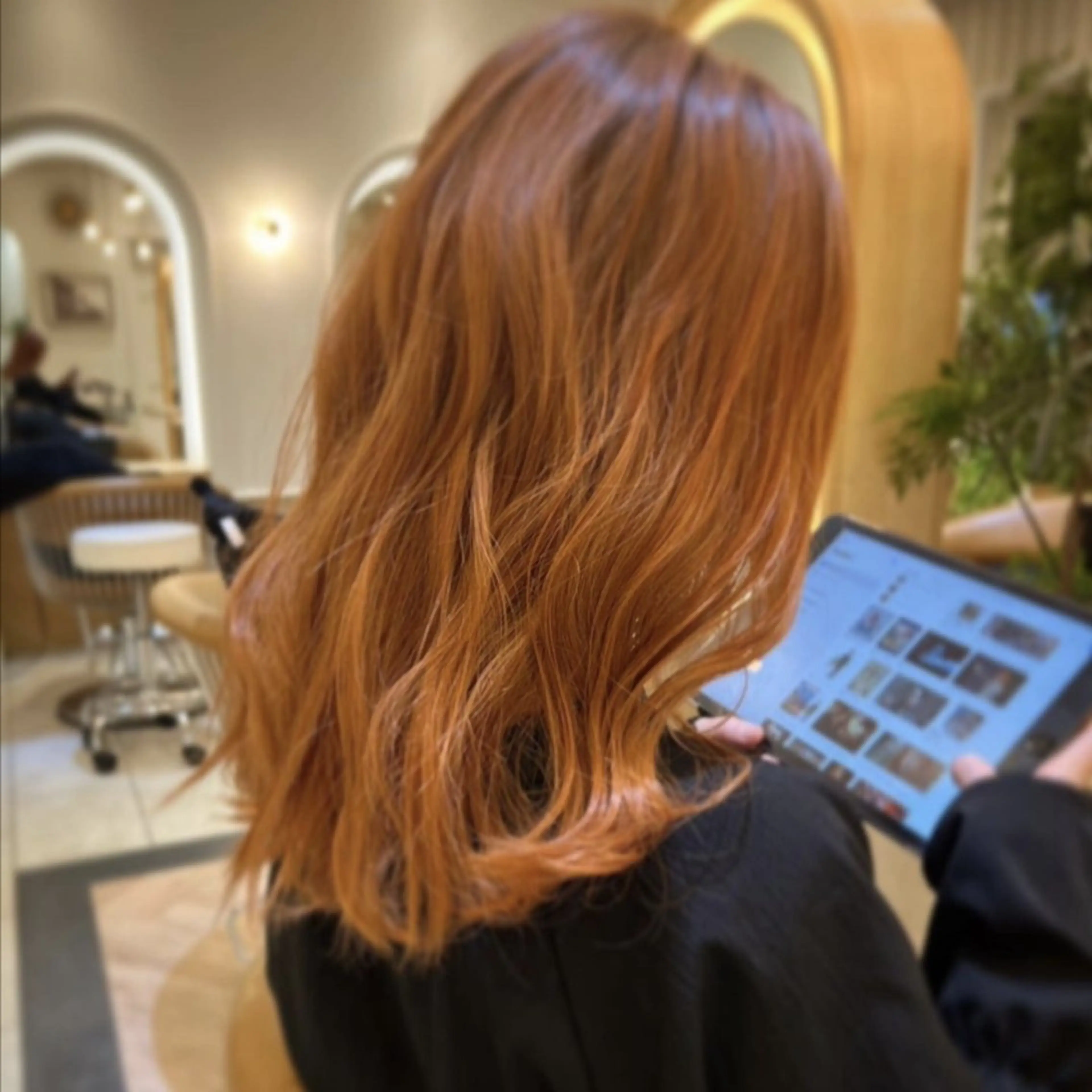 【デザインカラー】艶髪ハイトーン✨ 全体ブリーチ+カラー+カットモデル+最高峰トリートメントの写真