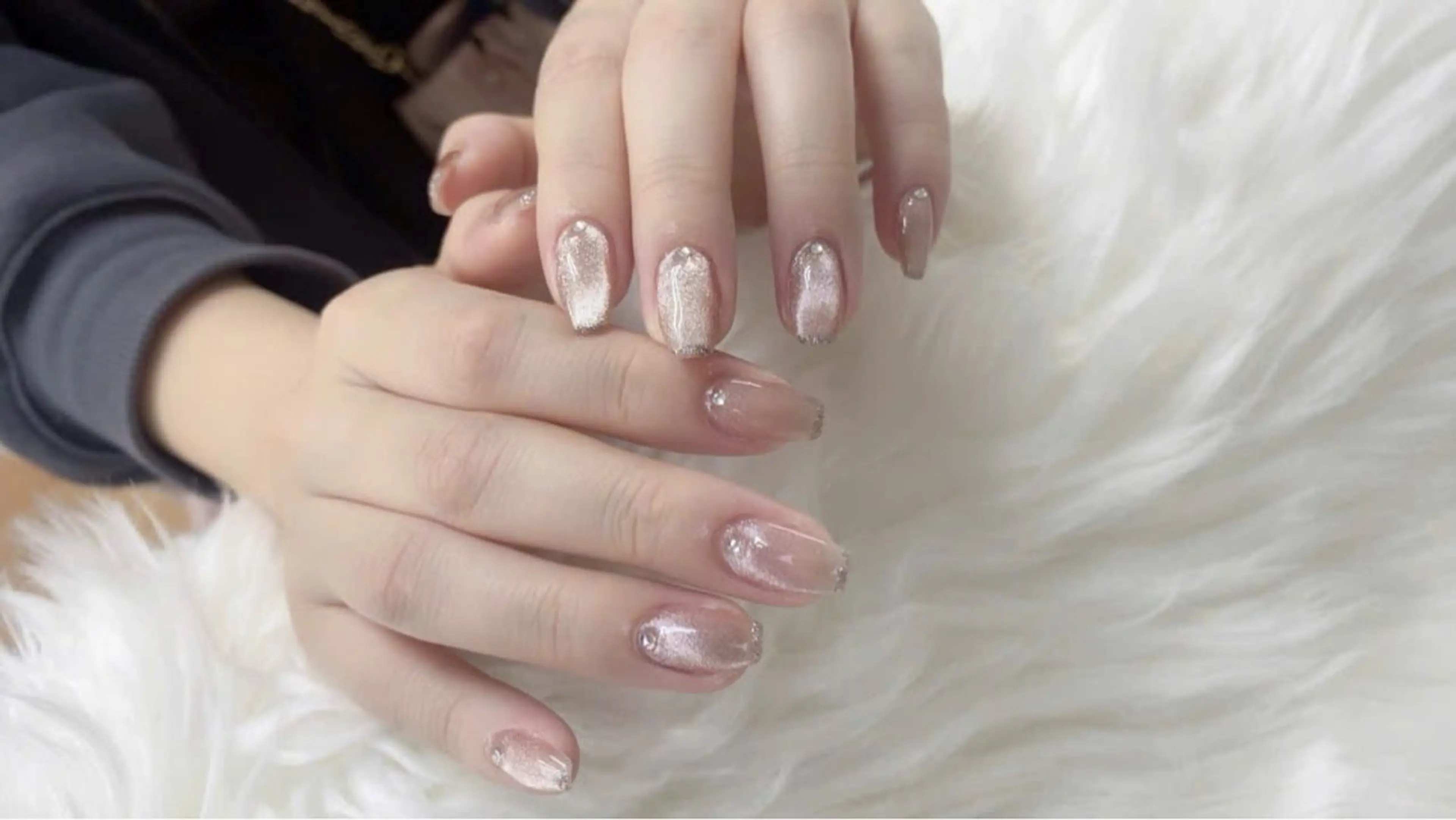 ネイル フレンチネイル グラデーション キラキラネイル 韓国ネイル マグネットネイル ハンドネイル ハンドケア Hara Nail 【パラジェル使用】のネイルデザイン