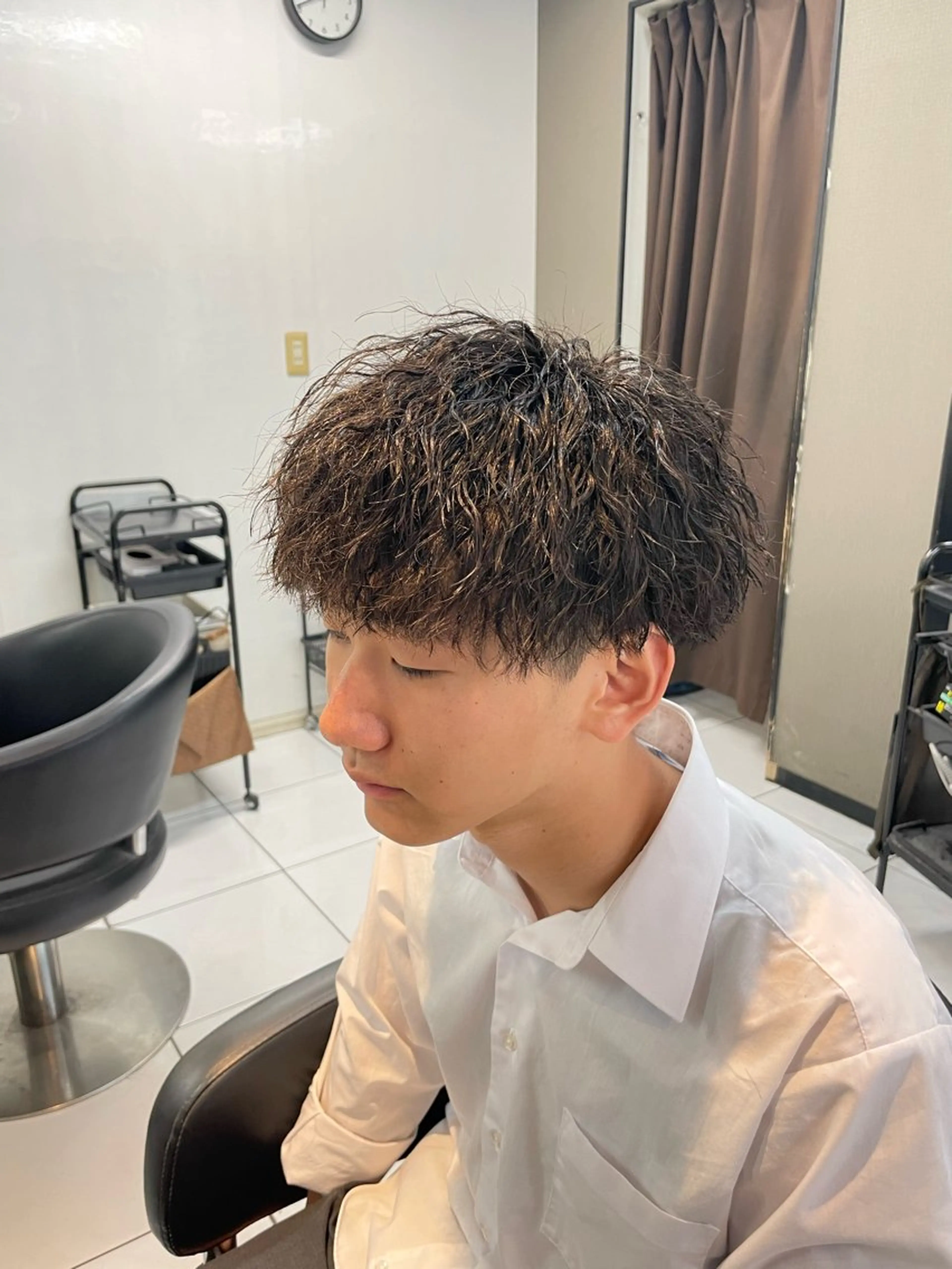 ショート カラー パーマ メンズ メンズパーマ メンズツイストパーマ ツイストスパイラルパーマ スパイラルパーマ ツイストパーマ カット パーマ 🔥お値段以上🔥 メンズ特化たかひろのヘアスタイル