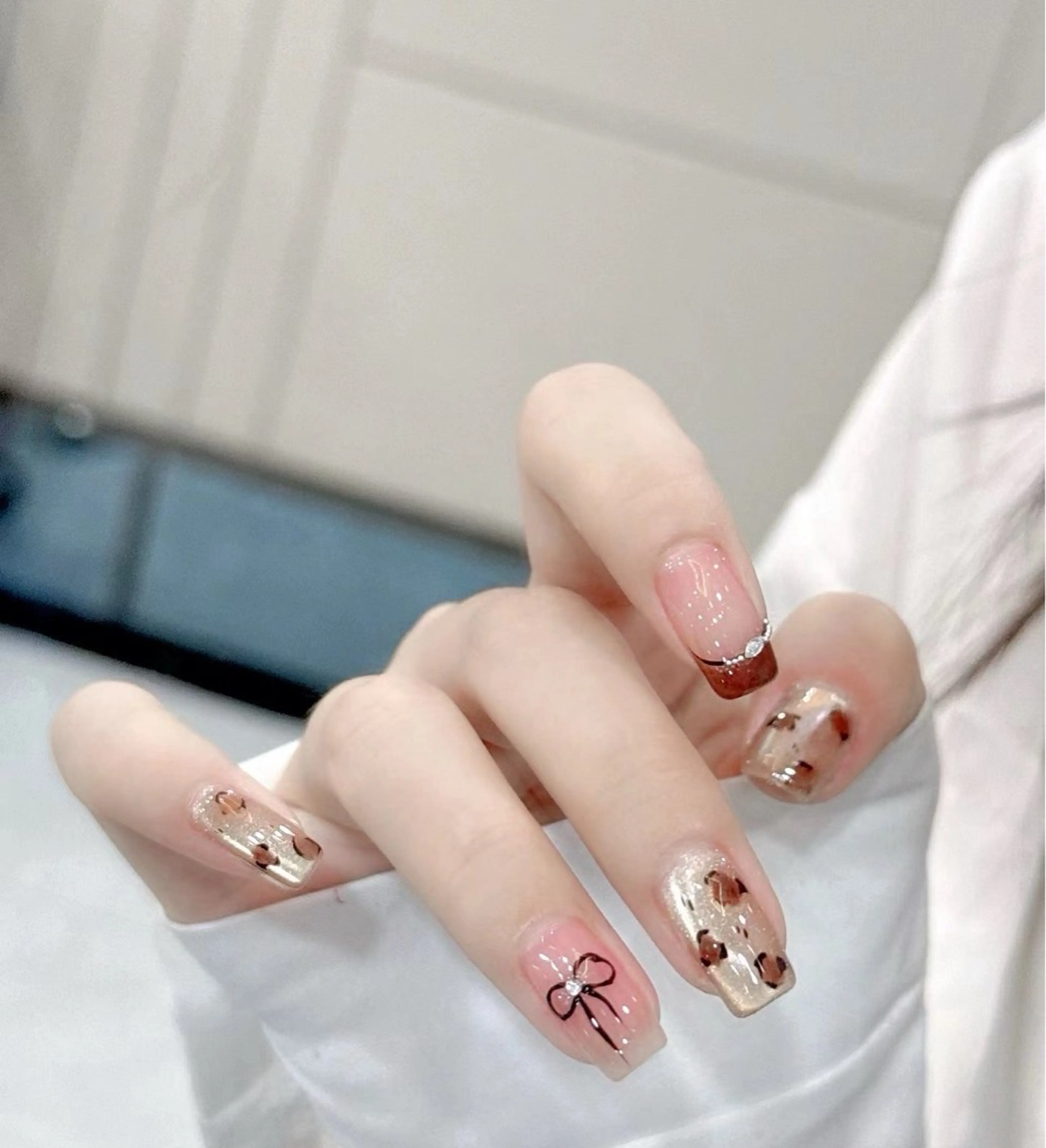 ネイル チークネイル 長さ出し フラワーネイル フレンチネイル ガーリー SunNail池袋駅 ワンホンネイルのネイルデザイン