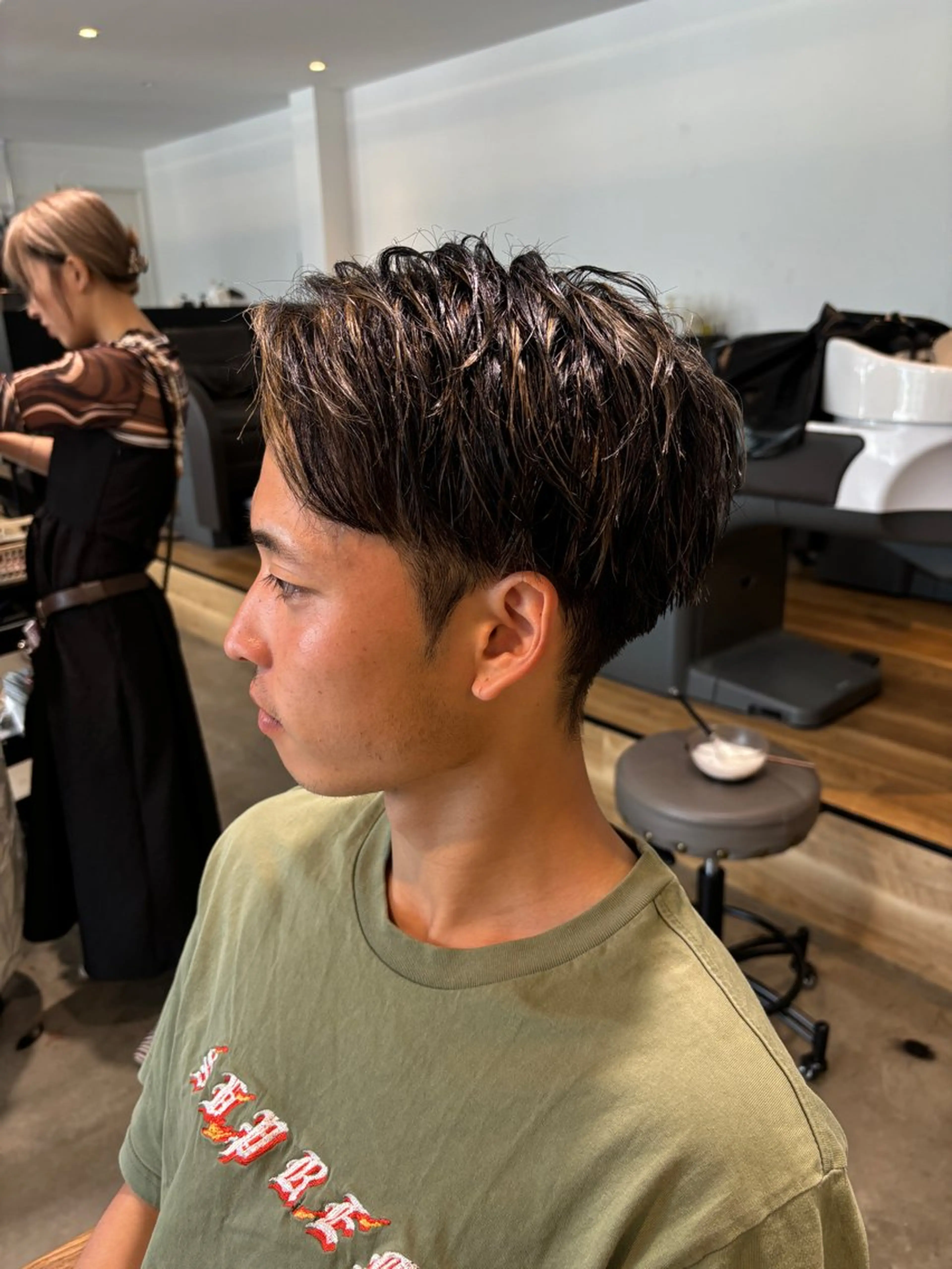 カラー メンズ 小木曽 里華のヘアスタイル