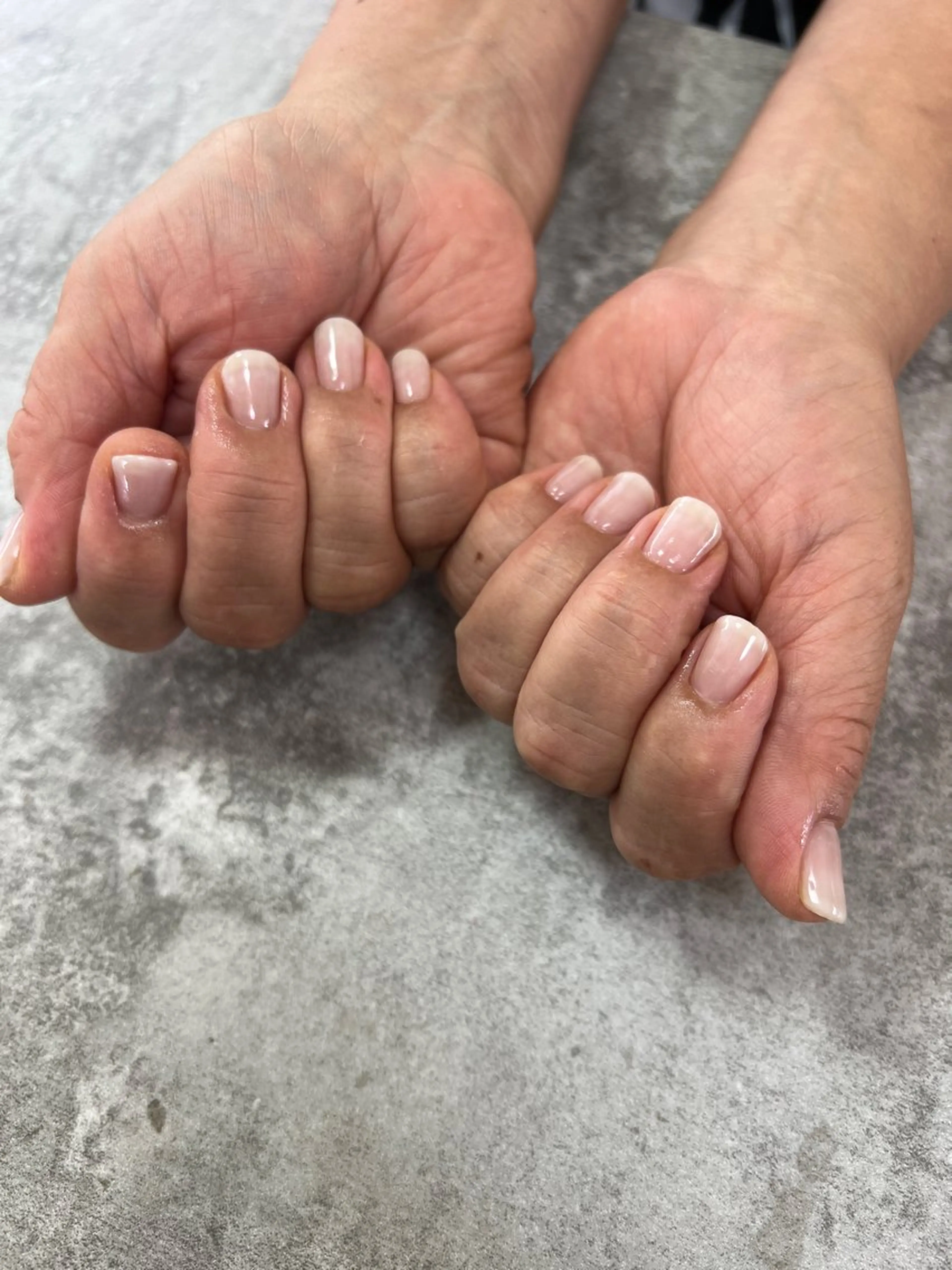 ネイル グラデーション ホワイト Aura nailのネイルデザイン