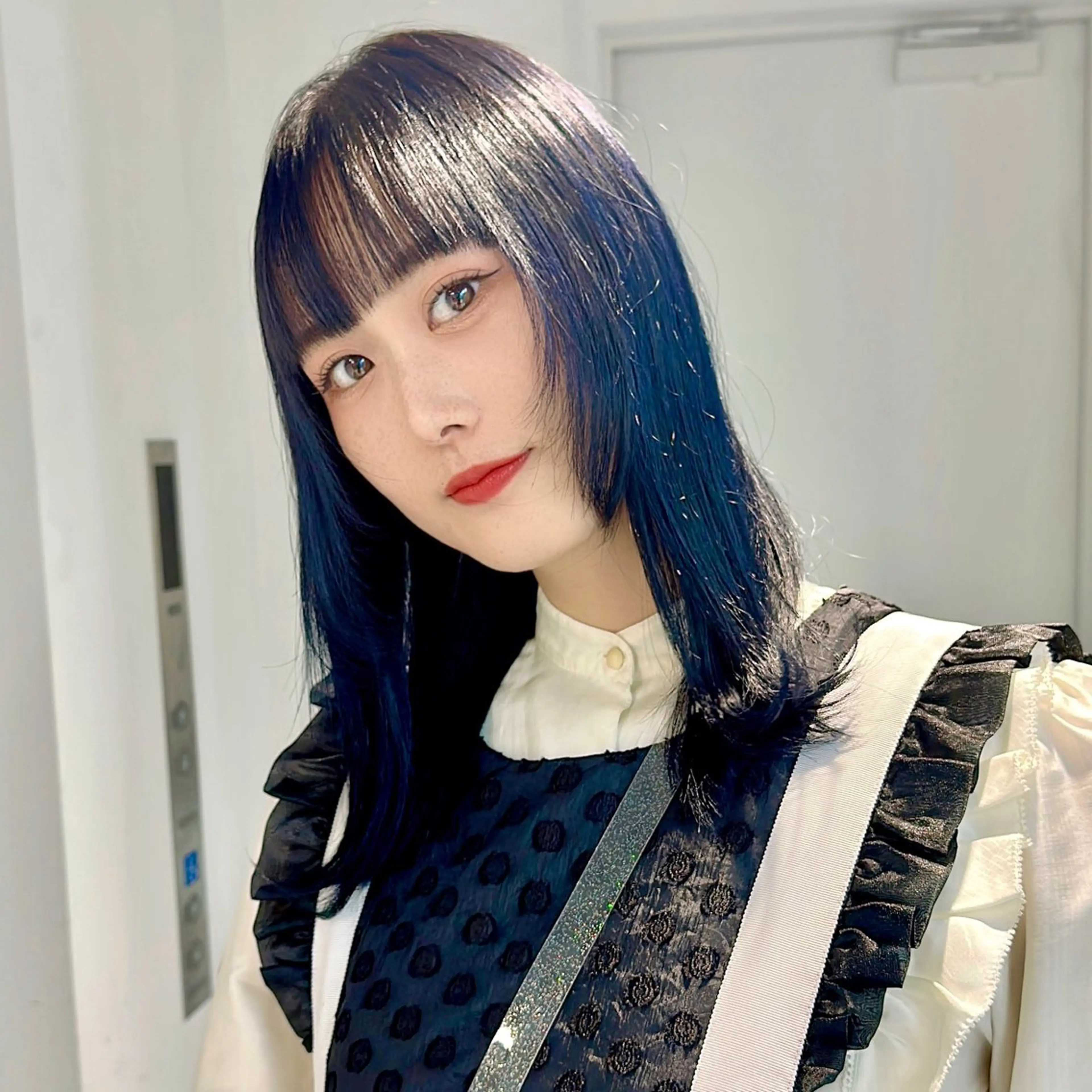 ミディアム カラー ブリーチなし/レイヤ ー特化🌈Tommyのヘアスタイル