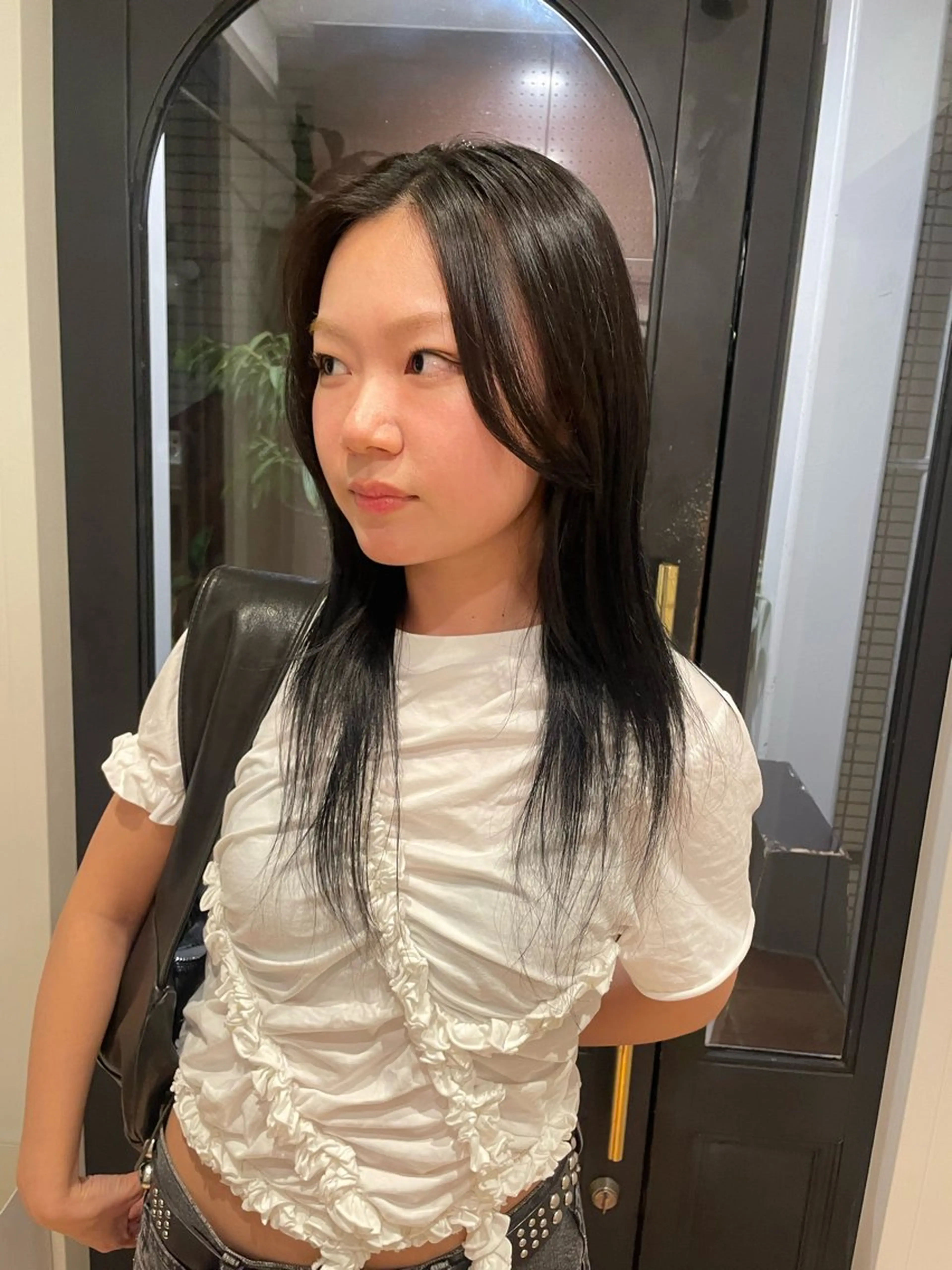 セミロング ヘアカラー トリートメント リカ/ハイトーン ・オリーブ🍀のヘアスタイル